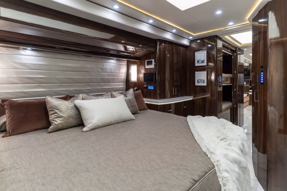 Interior bedroom detail of Marathon Coach 1353