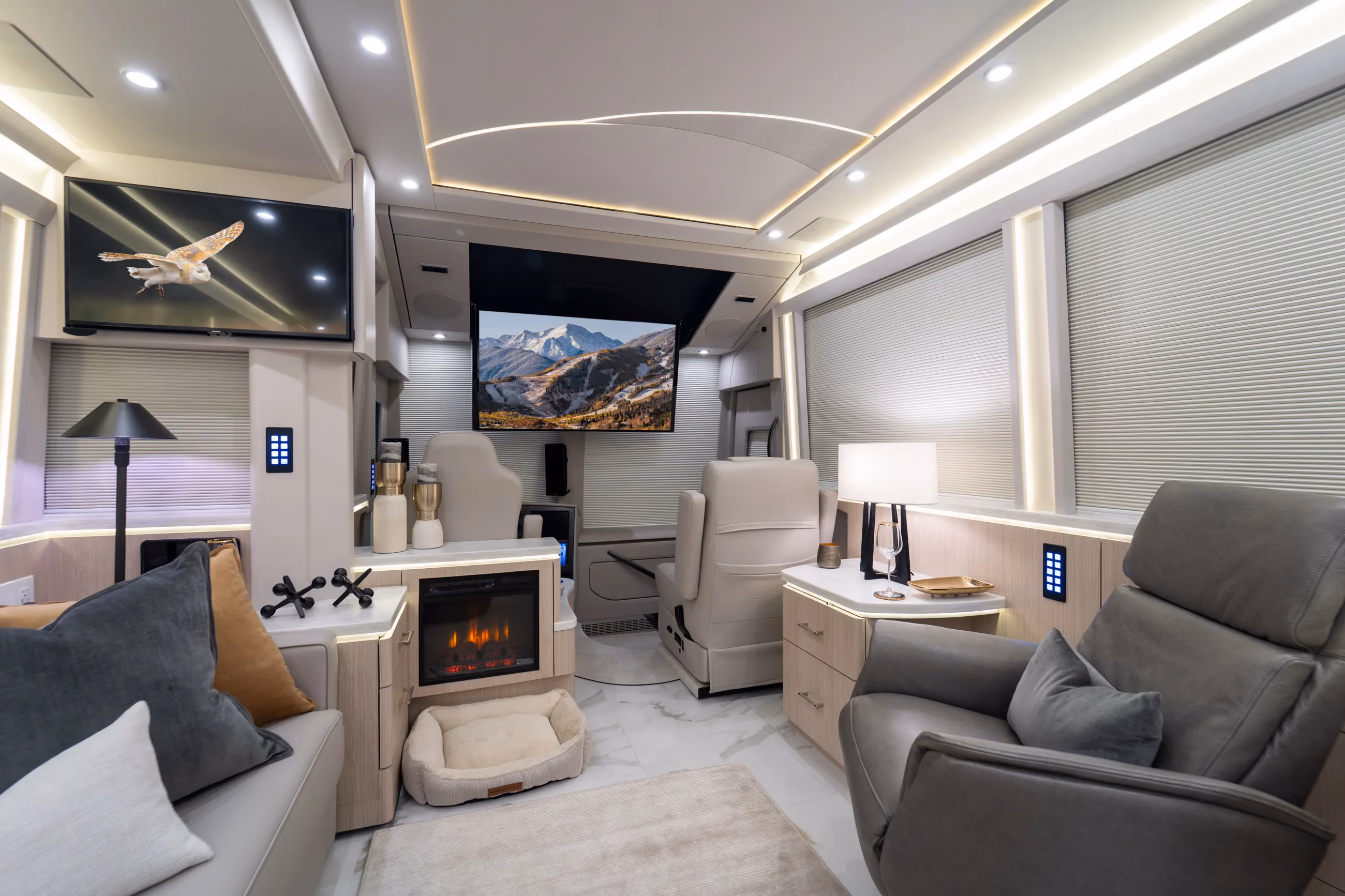 Marathon Coach #1417 | Luxury Motorcoach for Sale