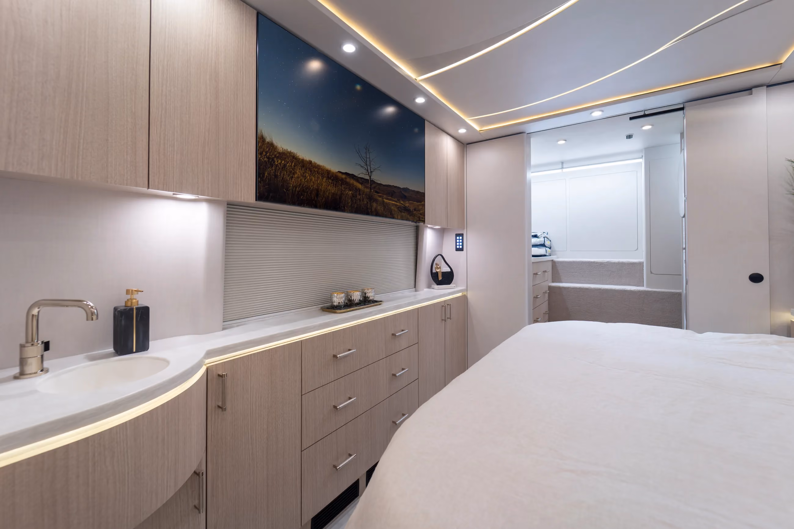Marathon Coach #1417 | Luxury Motorcoach for Sale