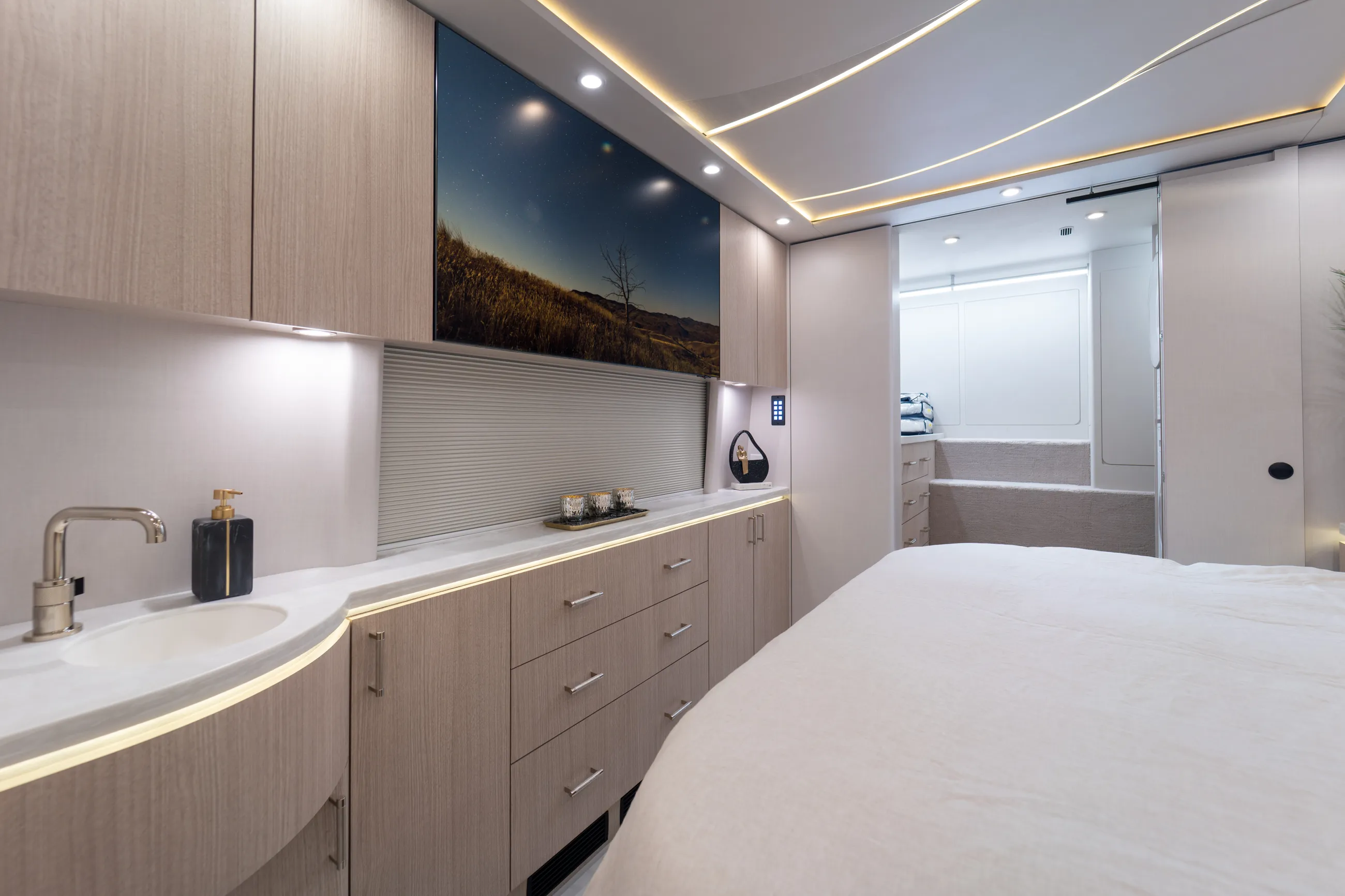 Marathon Coach #1417 | Luxury Motorcoach for Sale
