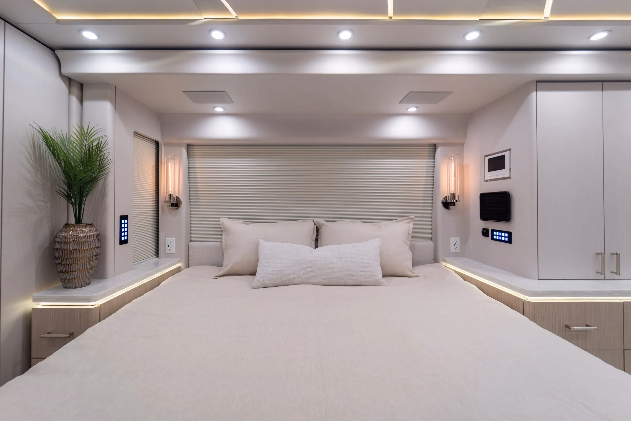 Marathon Coach #1417 | Luxury Motorcoach for Sale