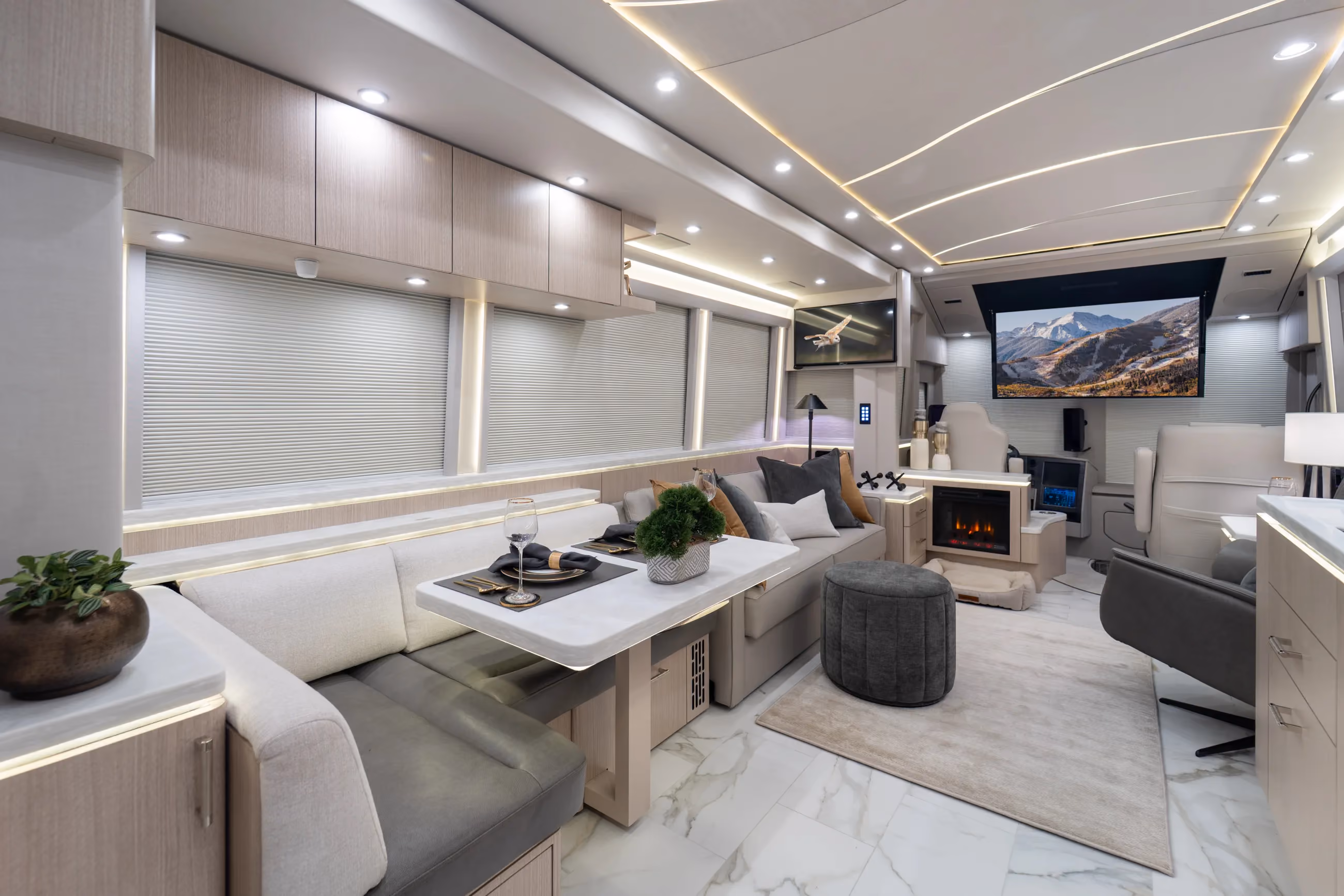Marathon Coach #1417 | Luxury Motorcoach for Sale