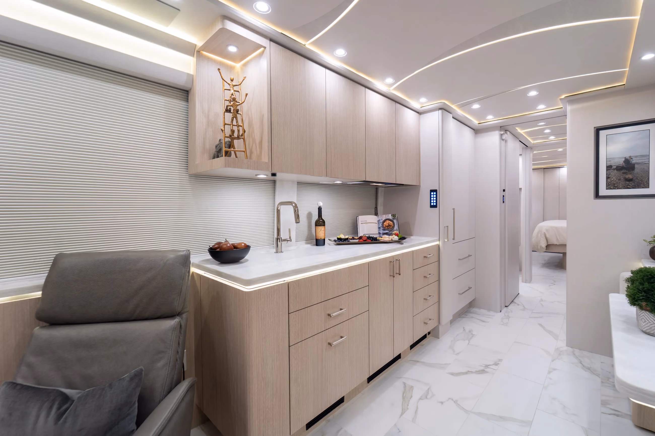 Marathon Coach #1417 | Luxury Motorcoach for Sale