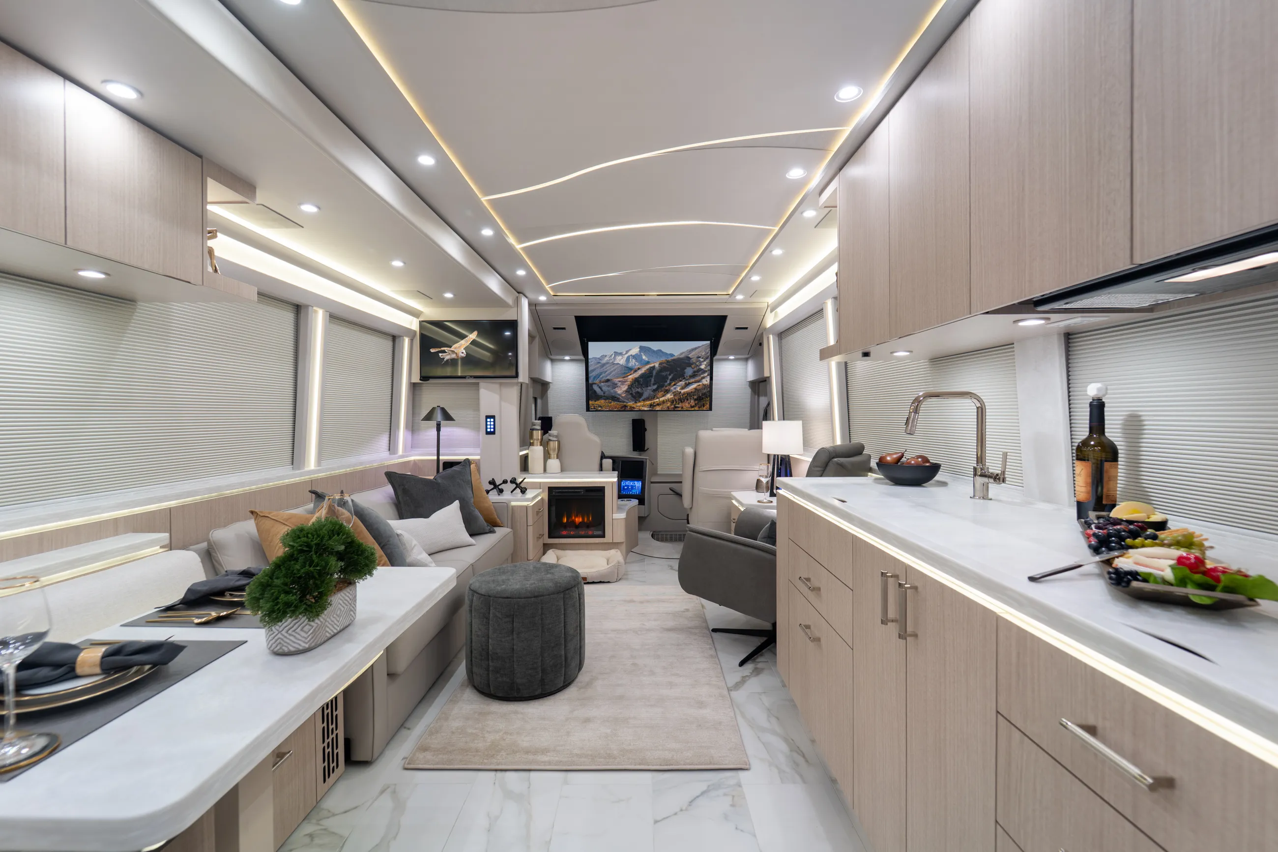 Marathon Coach #1417 | Luxury Motorcoach for Sale