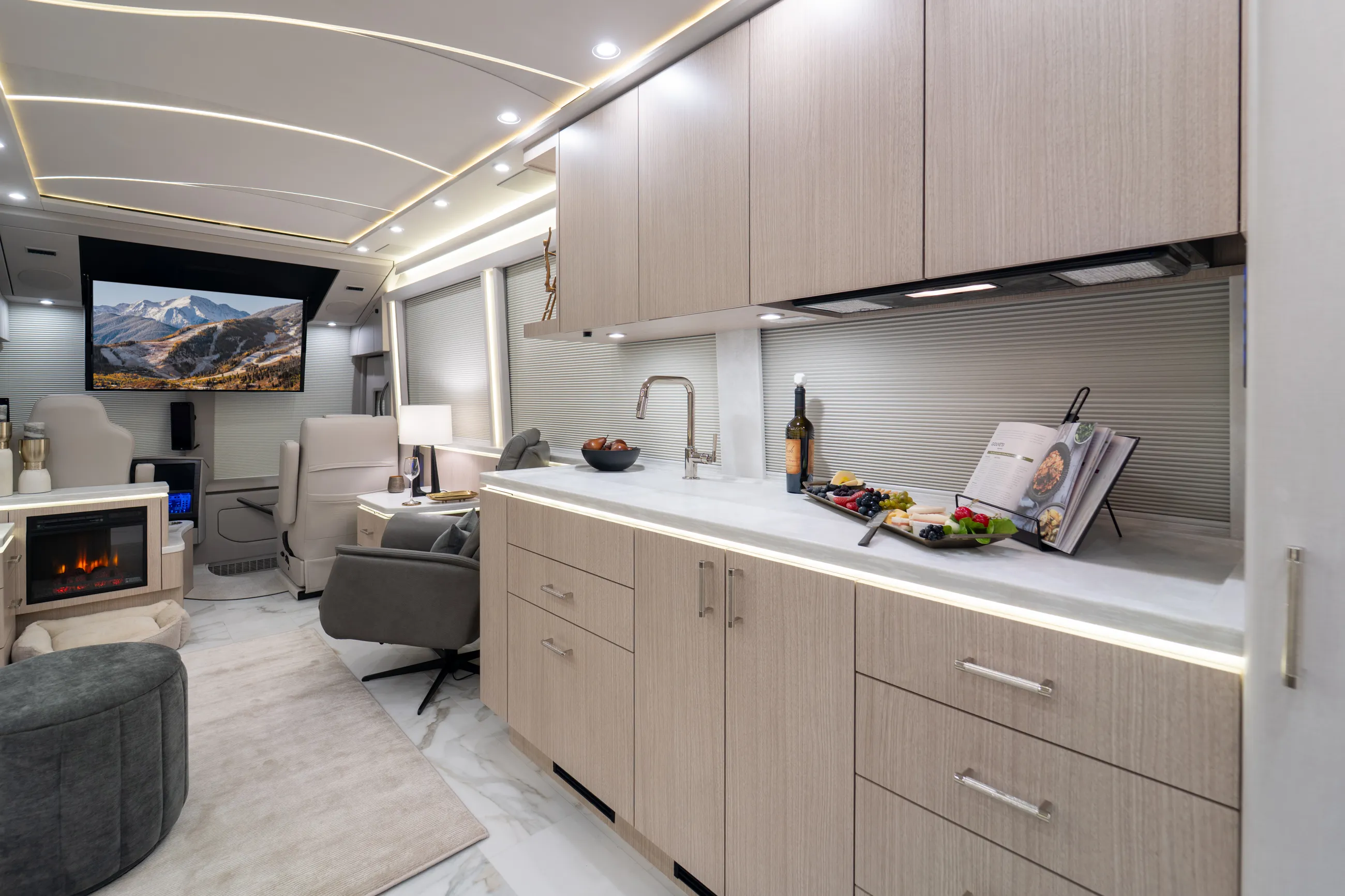 Marathon Coach #1417 | Luxury Motorcoach for Sale