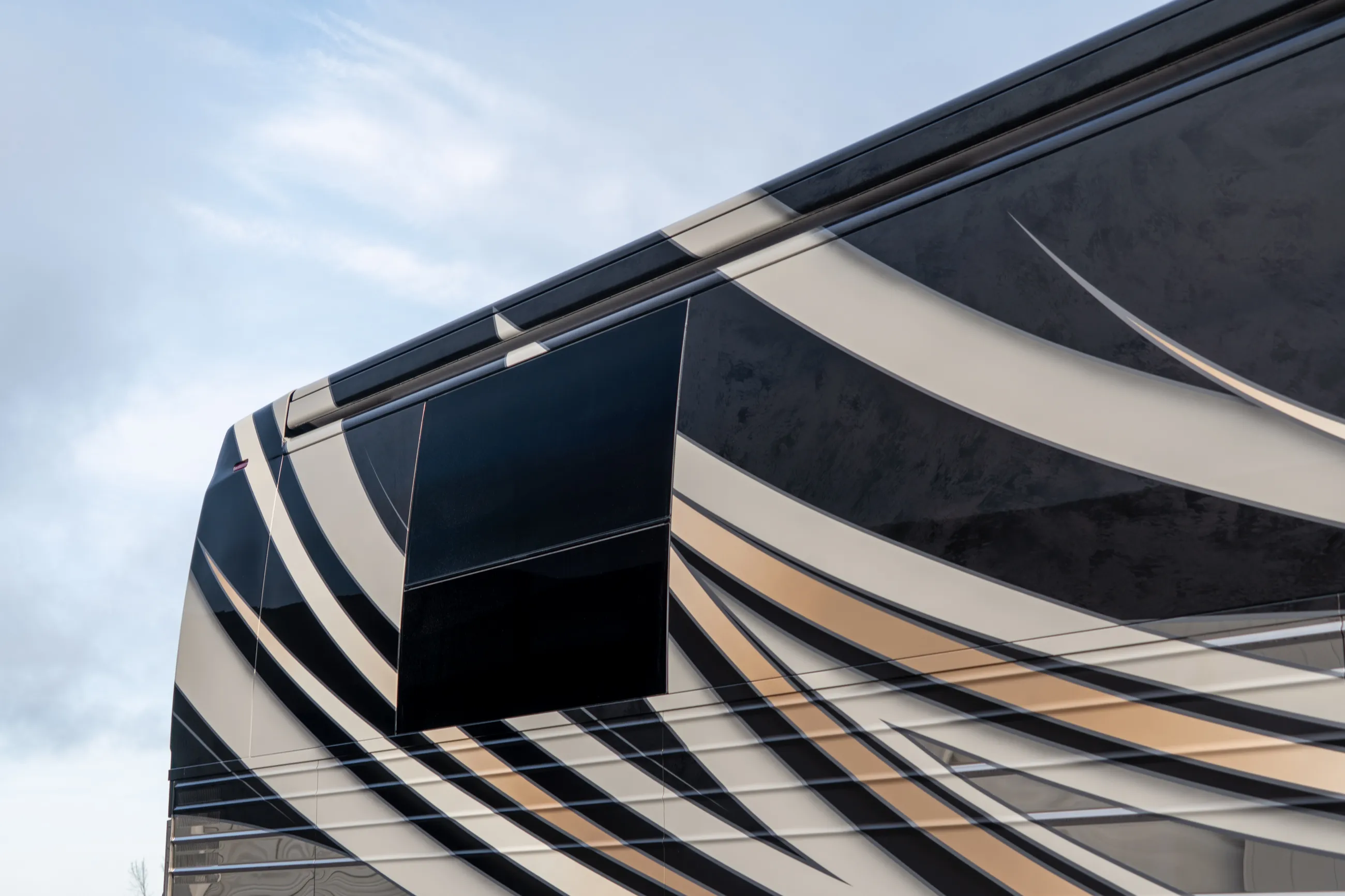 Marathon Coach #1417 | Luxury Motorcoach for Sale