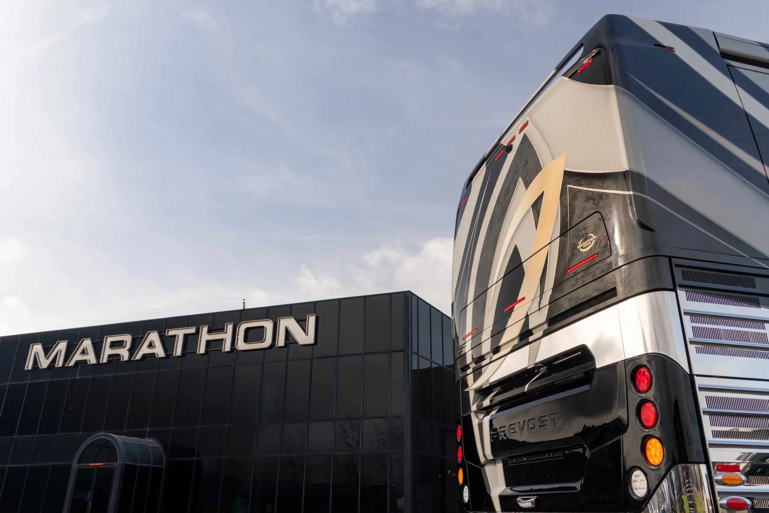 Marathon Coach #1417 | Luxury Motorcoach for Sale