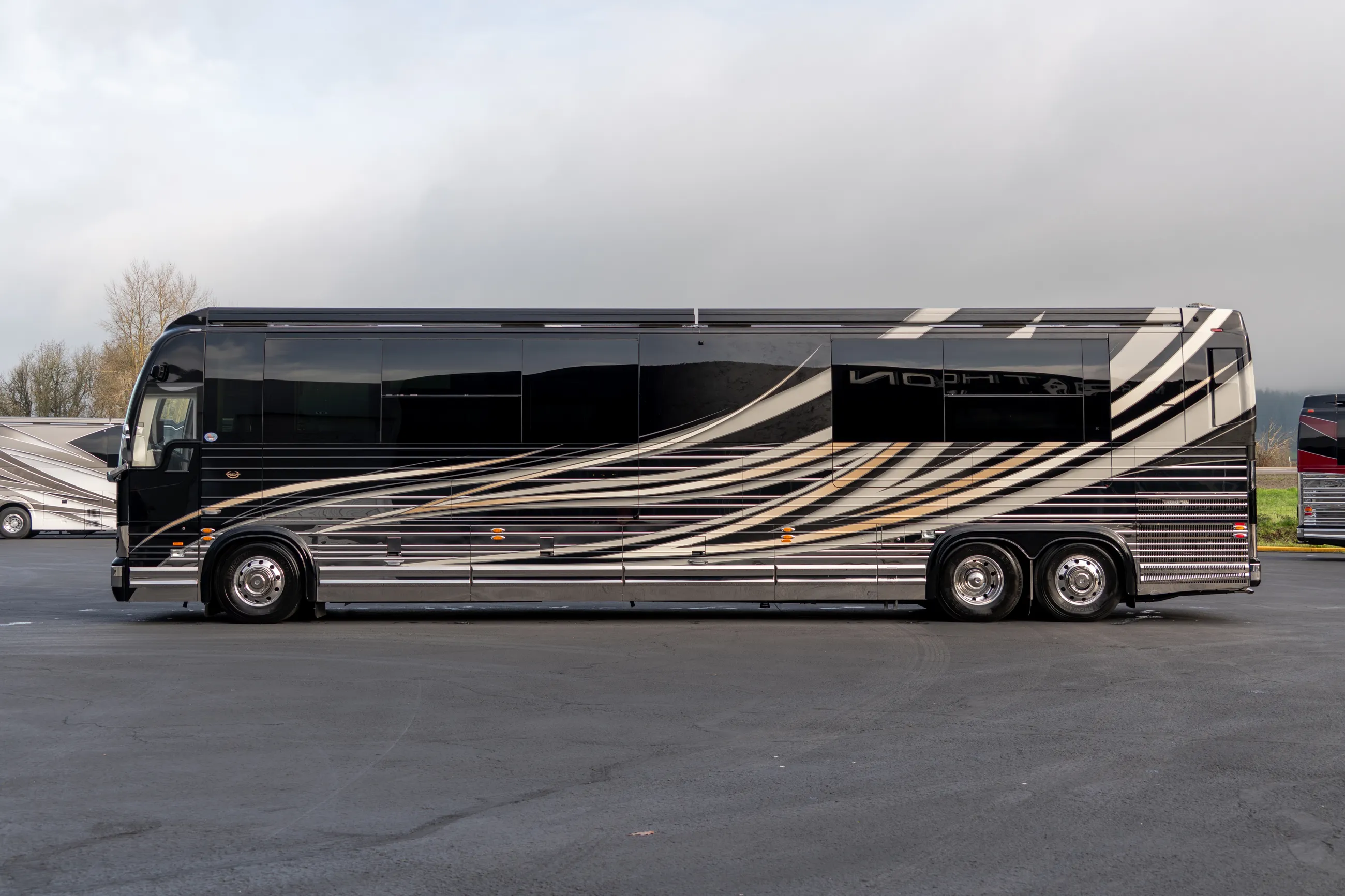 Marathon Coach #1417 | Luxury Motorcoach for Sale