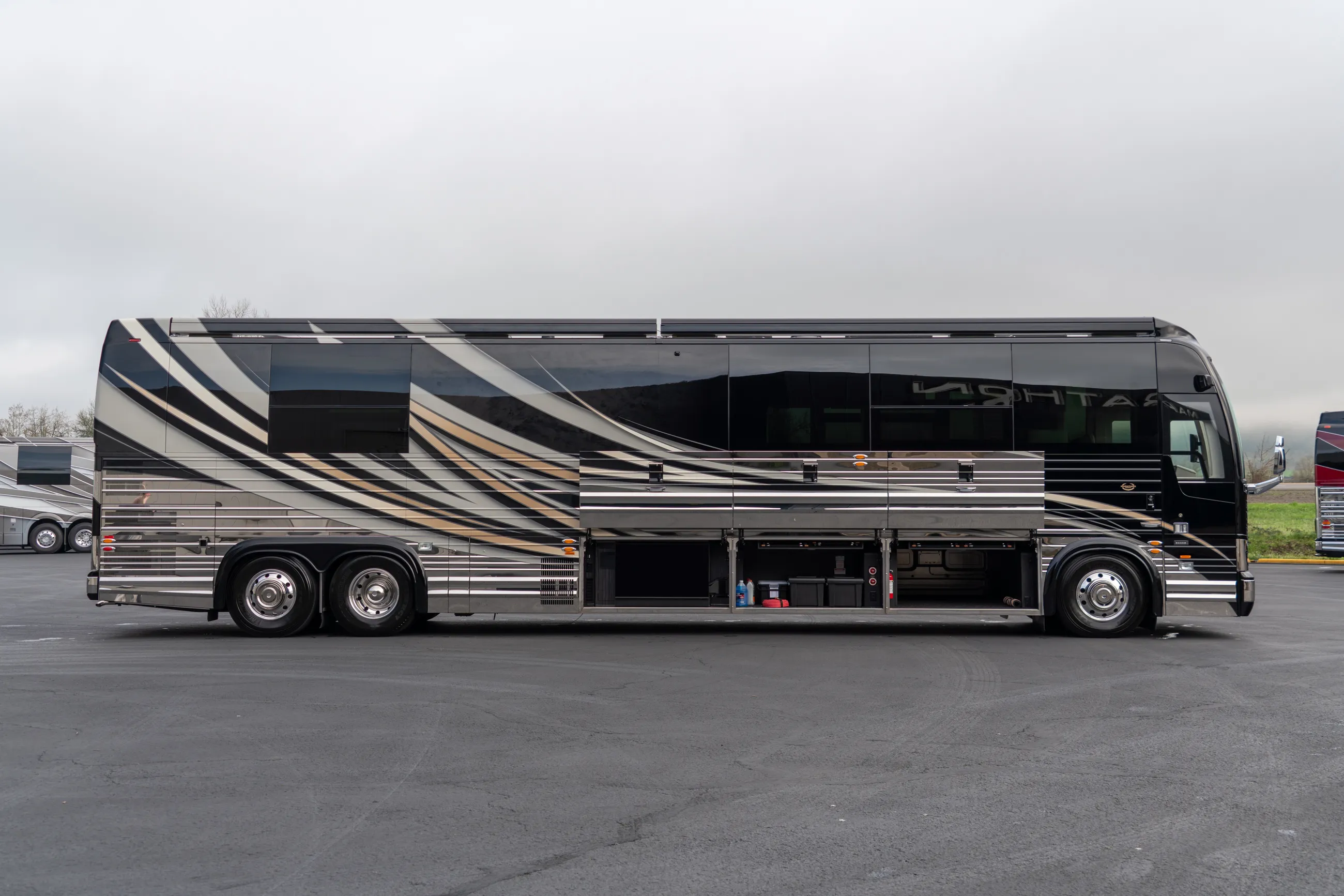 Marathon Coach #1417 | Luxury Motorcoach for Sale