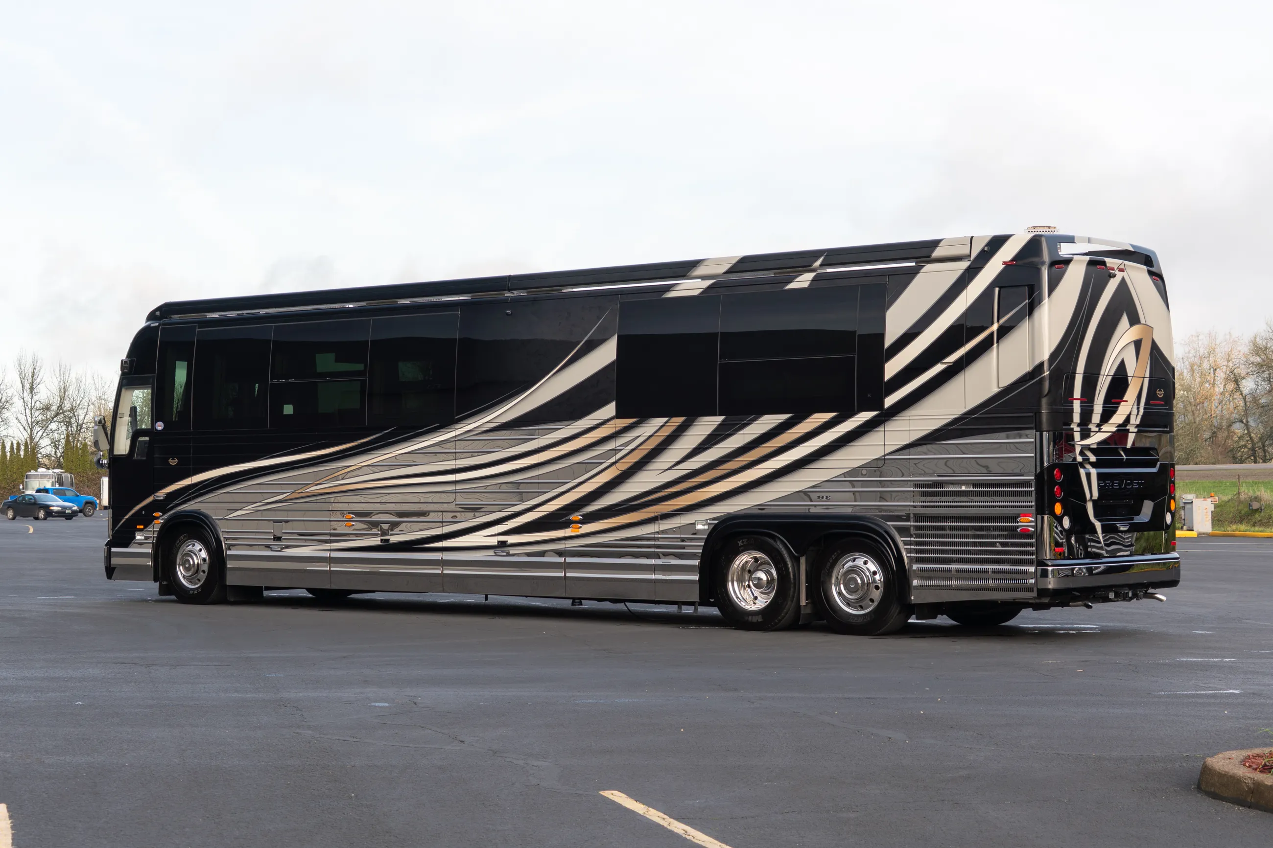 Marathon Coach #1417 | Luxury Motorcoach for Sale