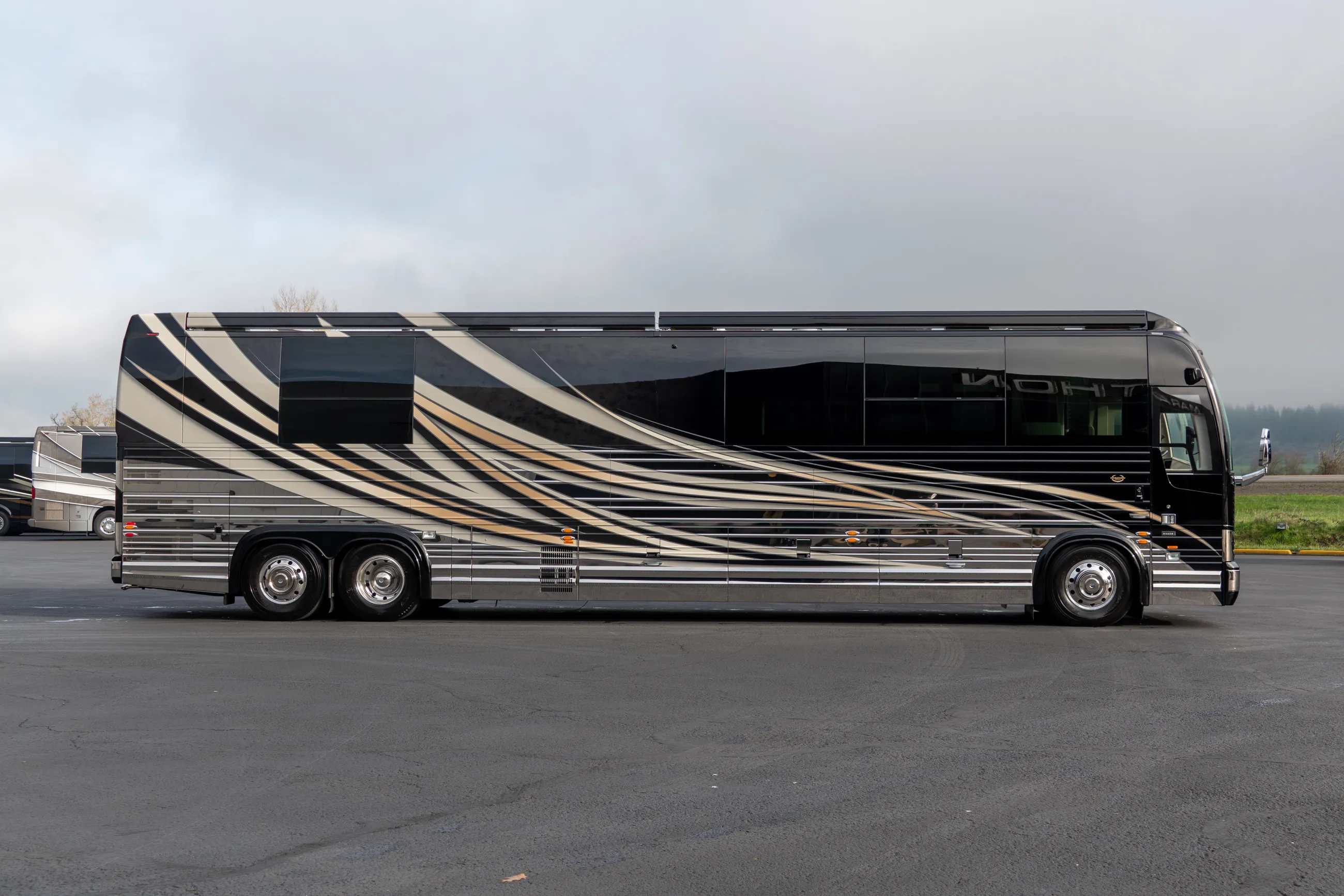 Marathon Coach #1417 | Luxury Motorcoach for Sale
