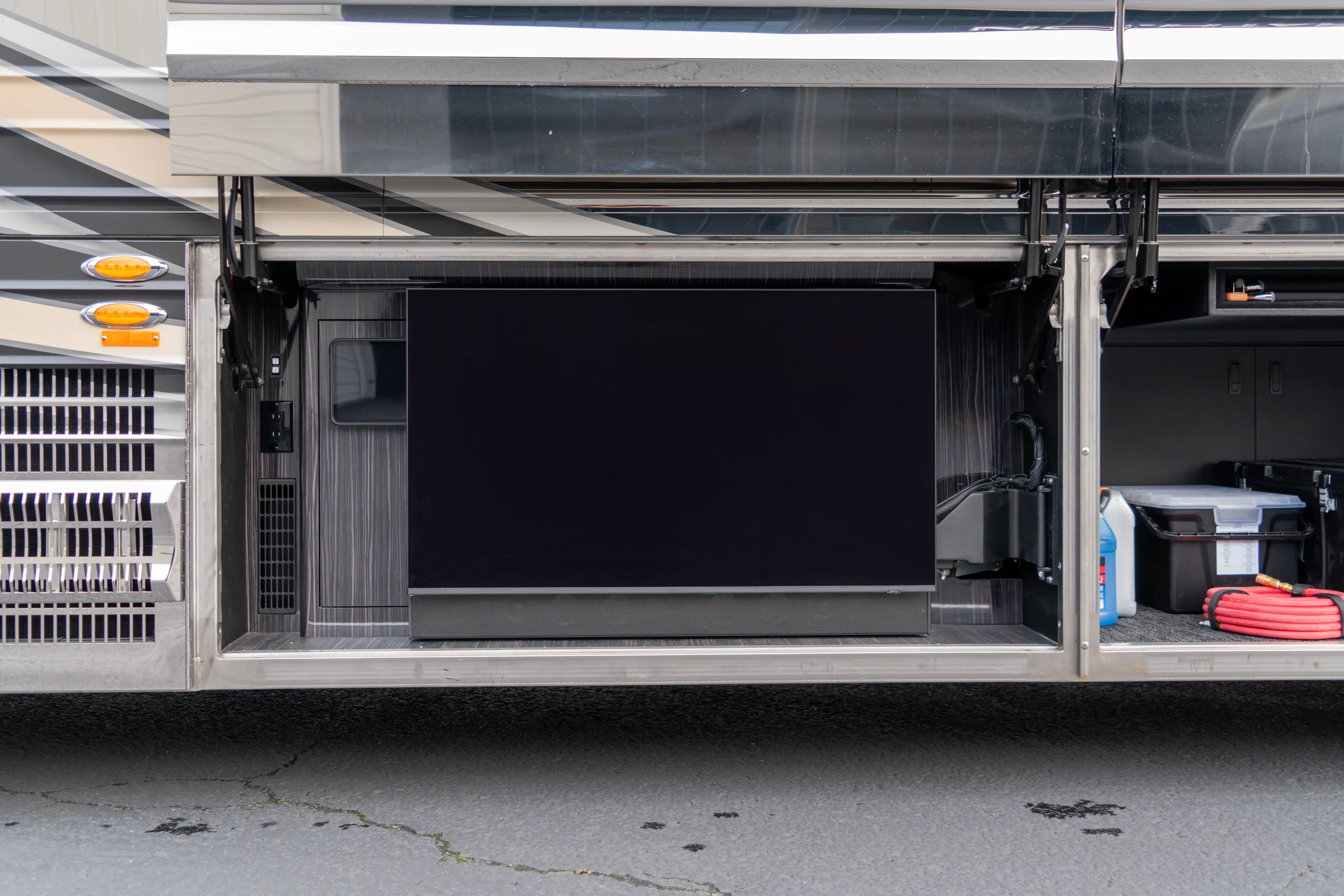 Marathon Coach #1417 | Luxury Motorcoach for Sale