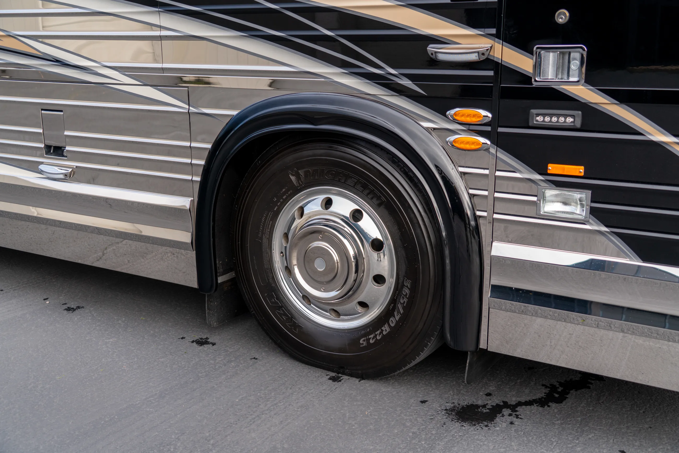 Marathon Coach #1417 | Luxury Motorcoach for Sale