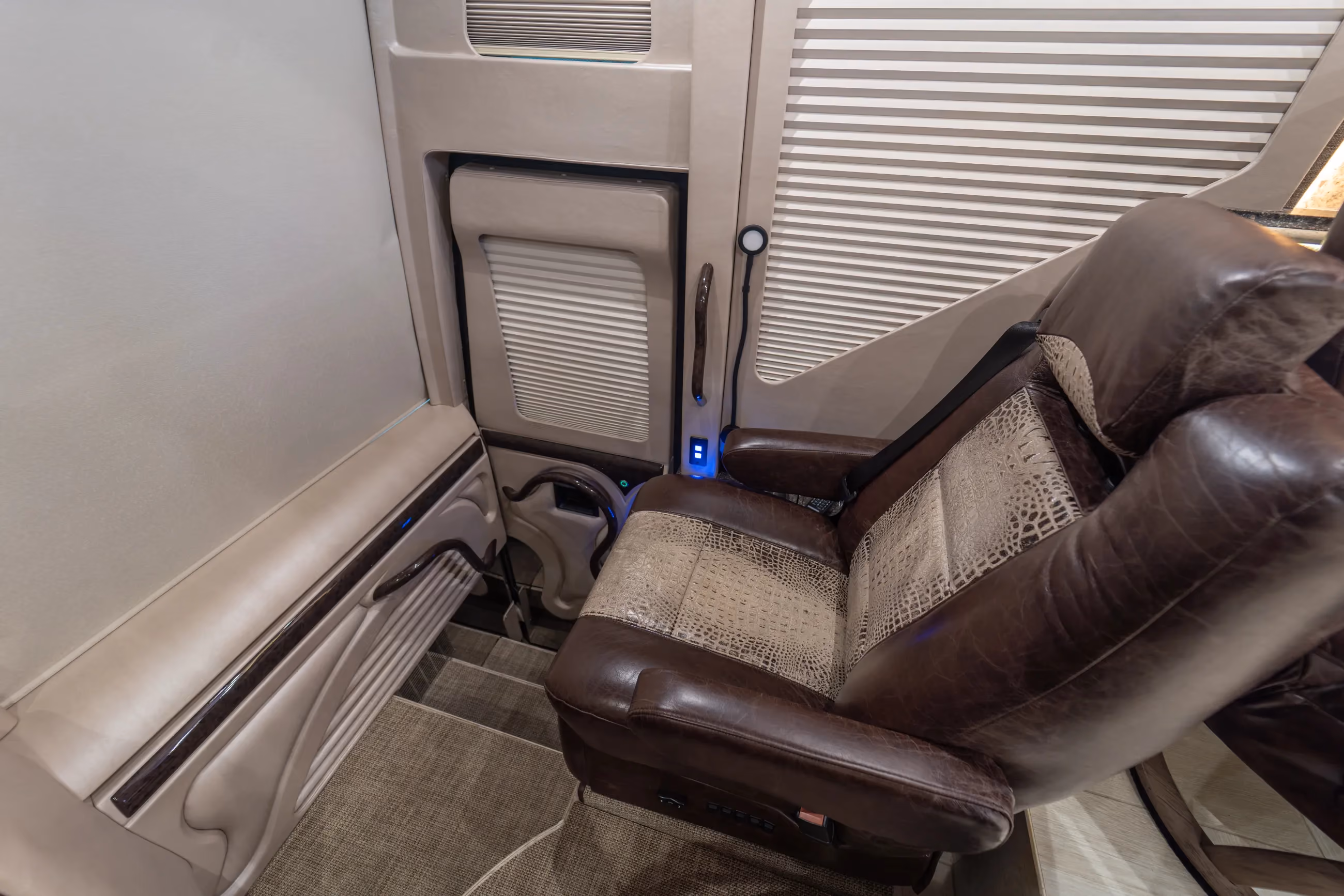 Marathon Coach #1309 | Luxury Motorcoach for Sale
