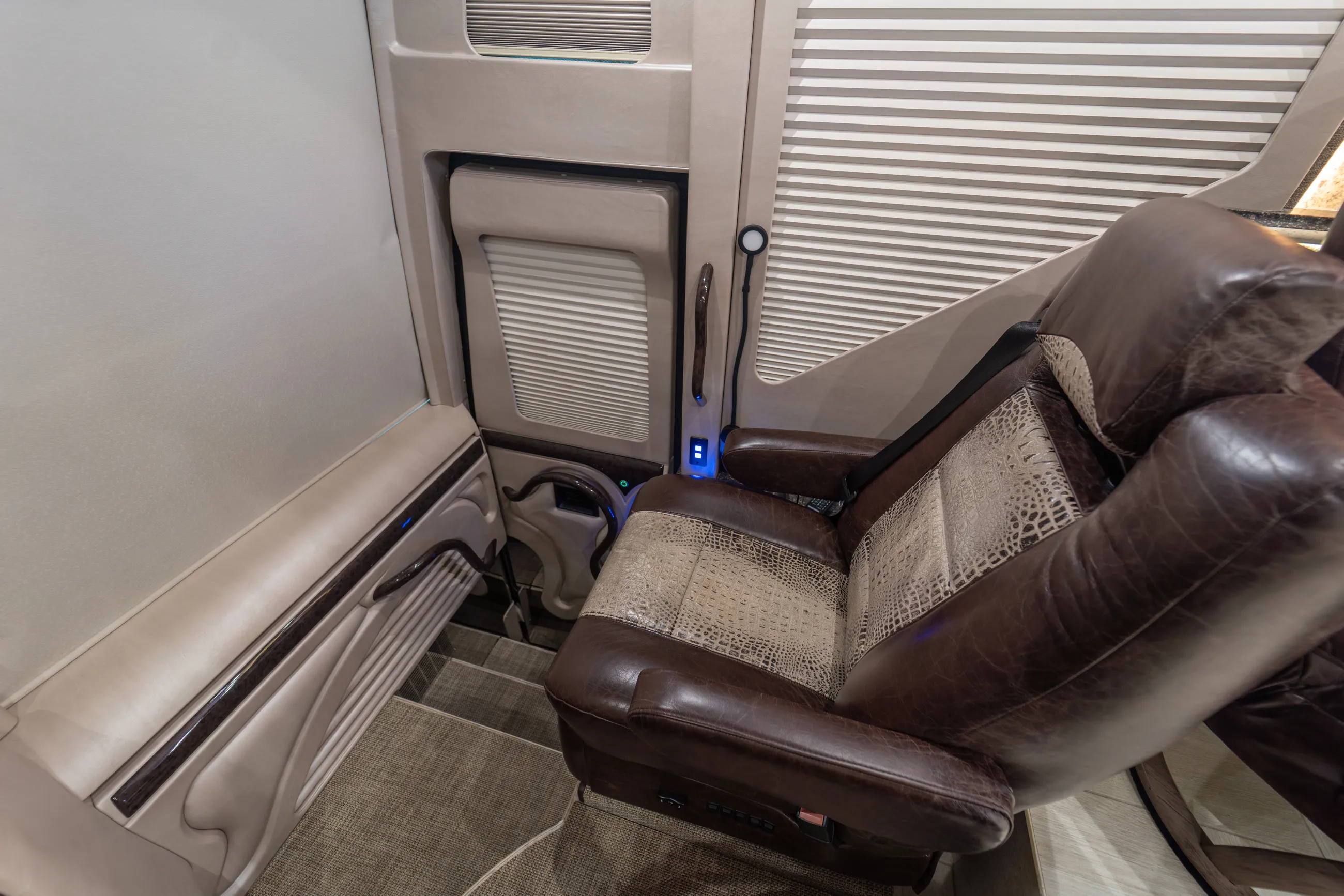 Marathon Coach #1309 | Luxury Motorcoach for Sale