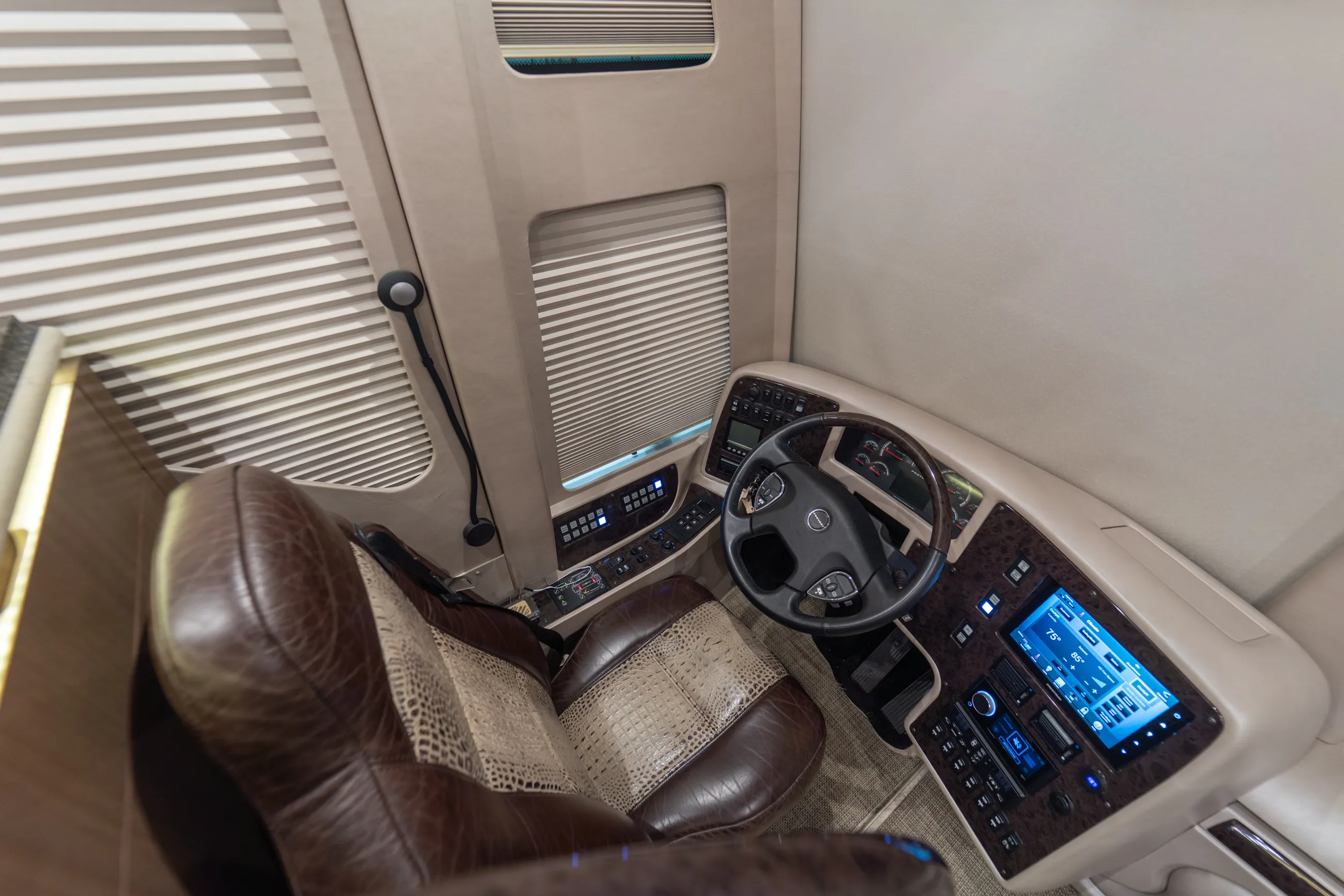 Marathon Coach #1309 | Luxury Motorcoach for Sale