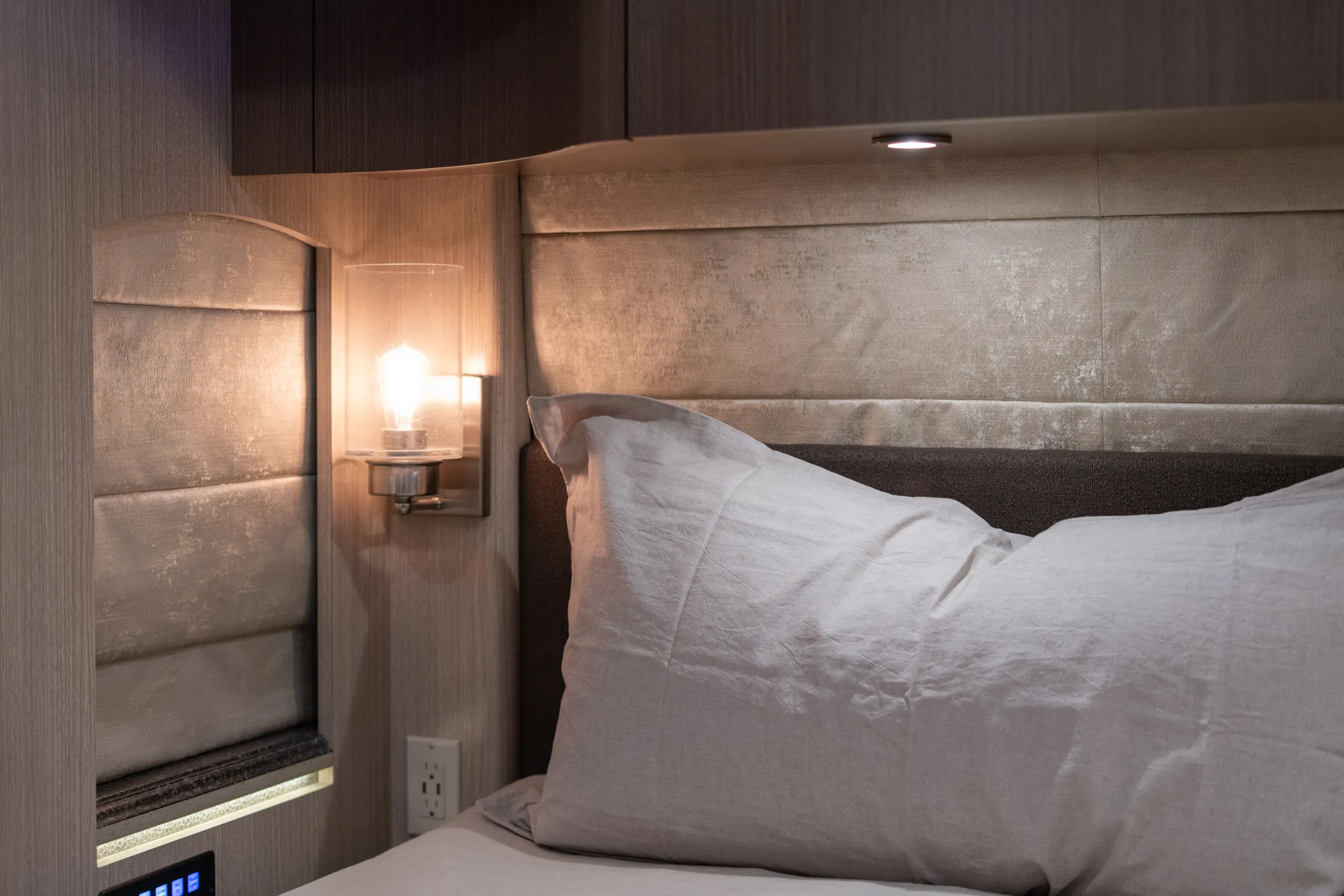 Marathon Coach #1309 | Luxury Motorcoach for Sale