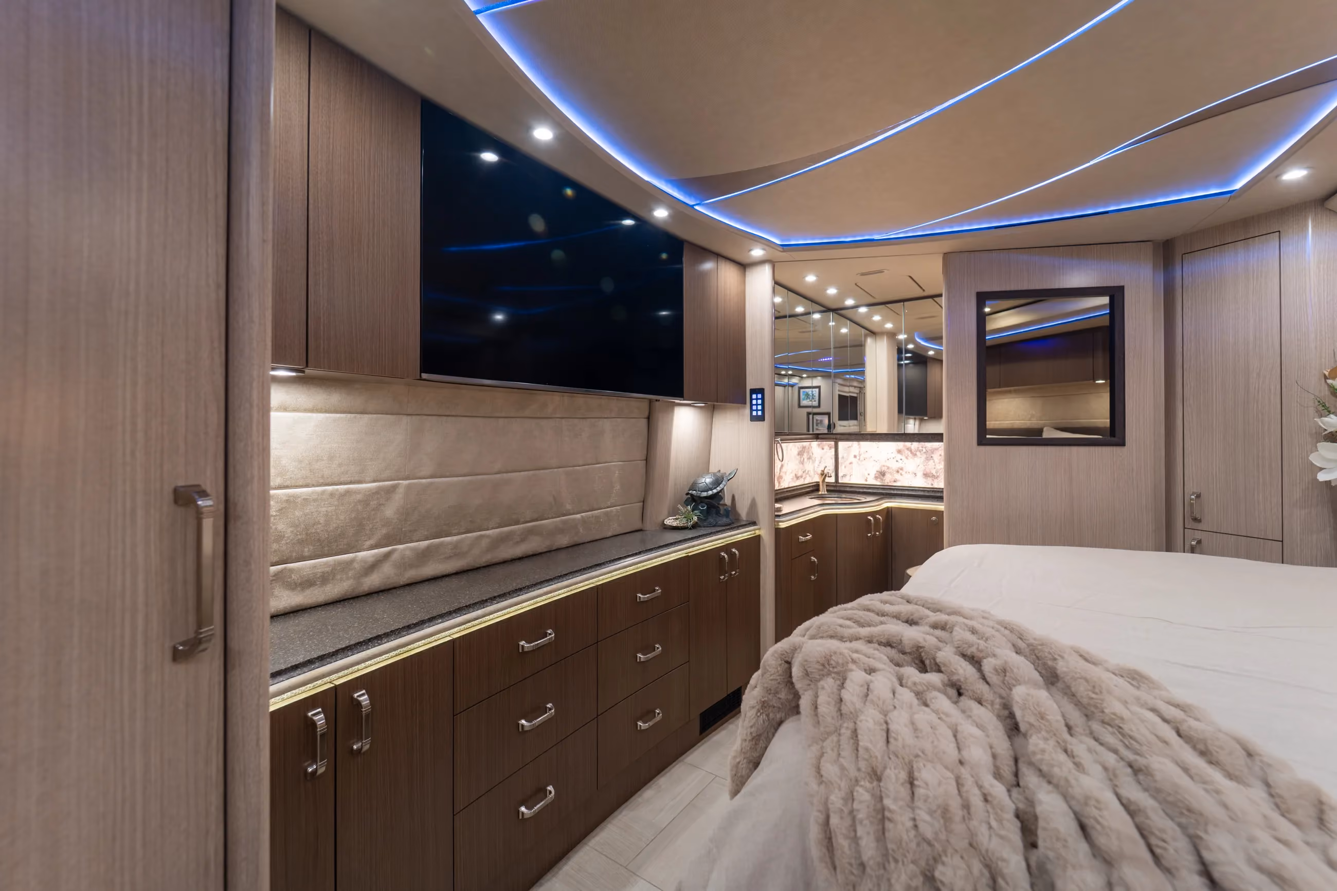 Marathon Coach #1309 | Luxury Motorcoach for Sale