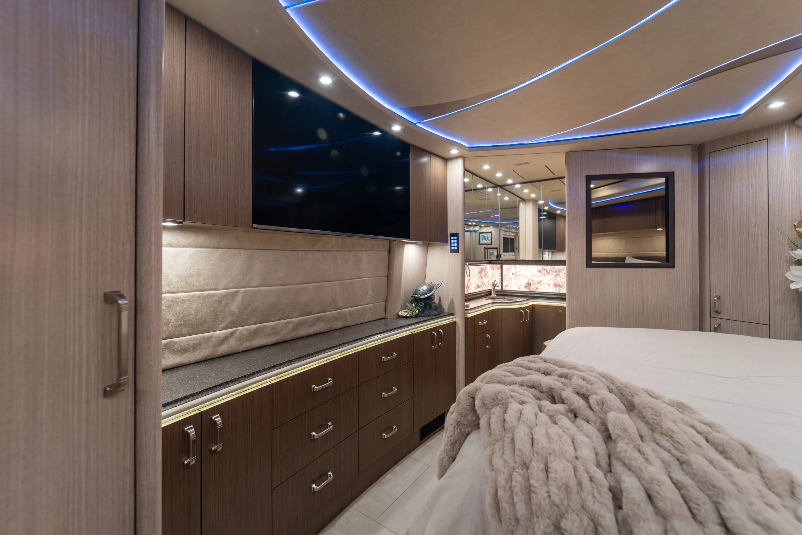 Marathon Coach #1309 | Luxury Motorcoach for Sale