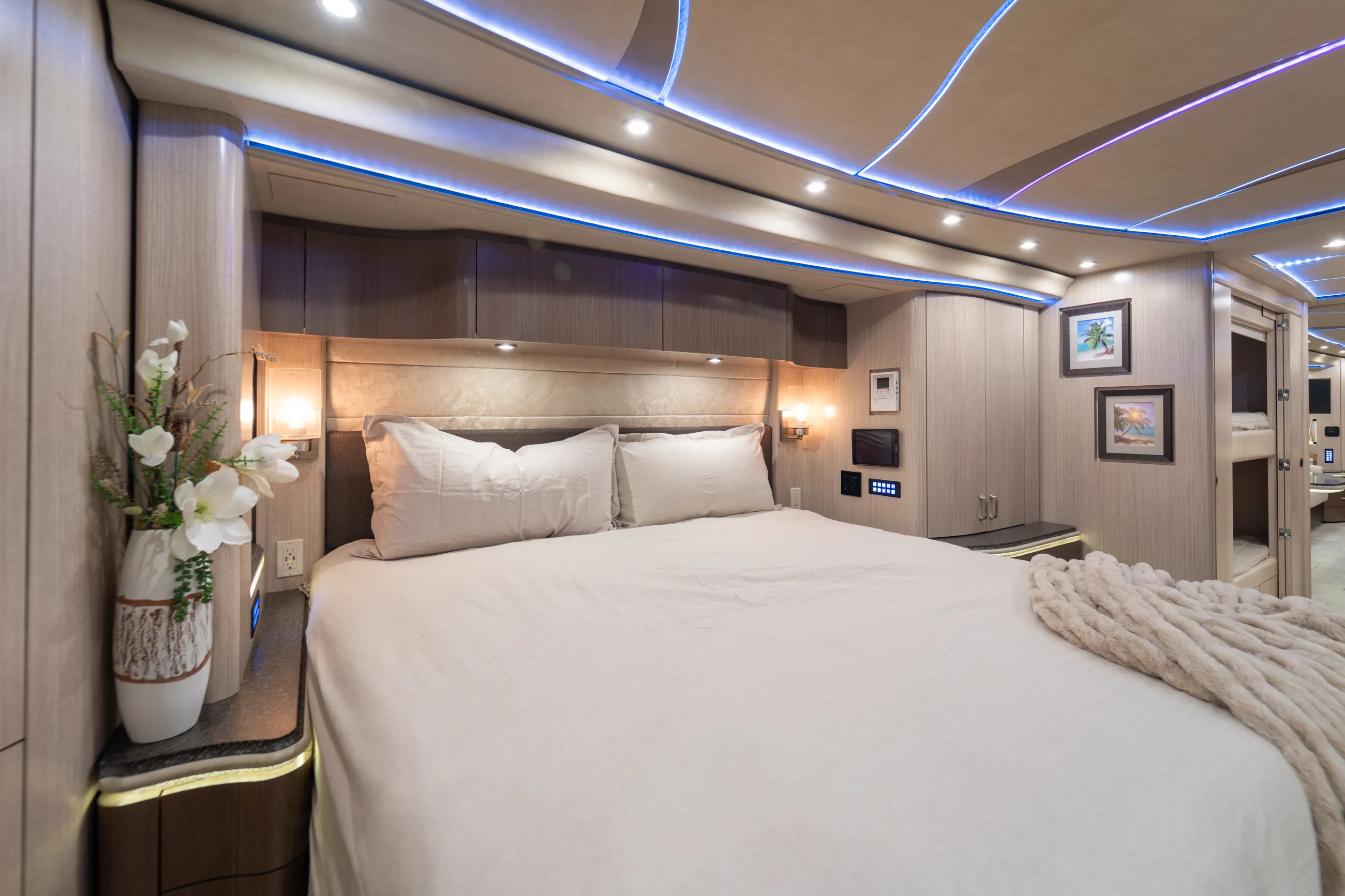 Marathon Coach #1309 | Luxury Motorcoach for Sale