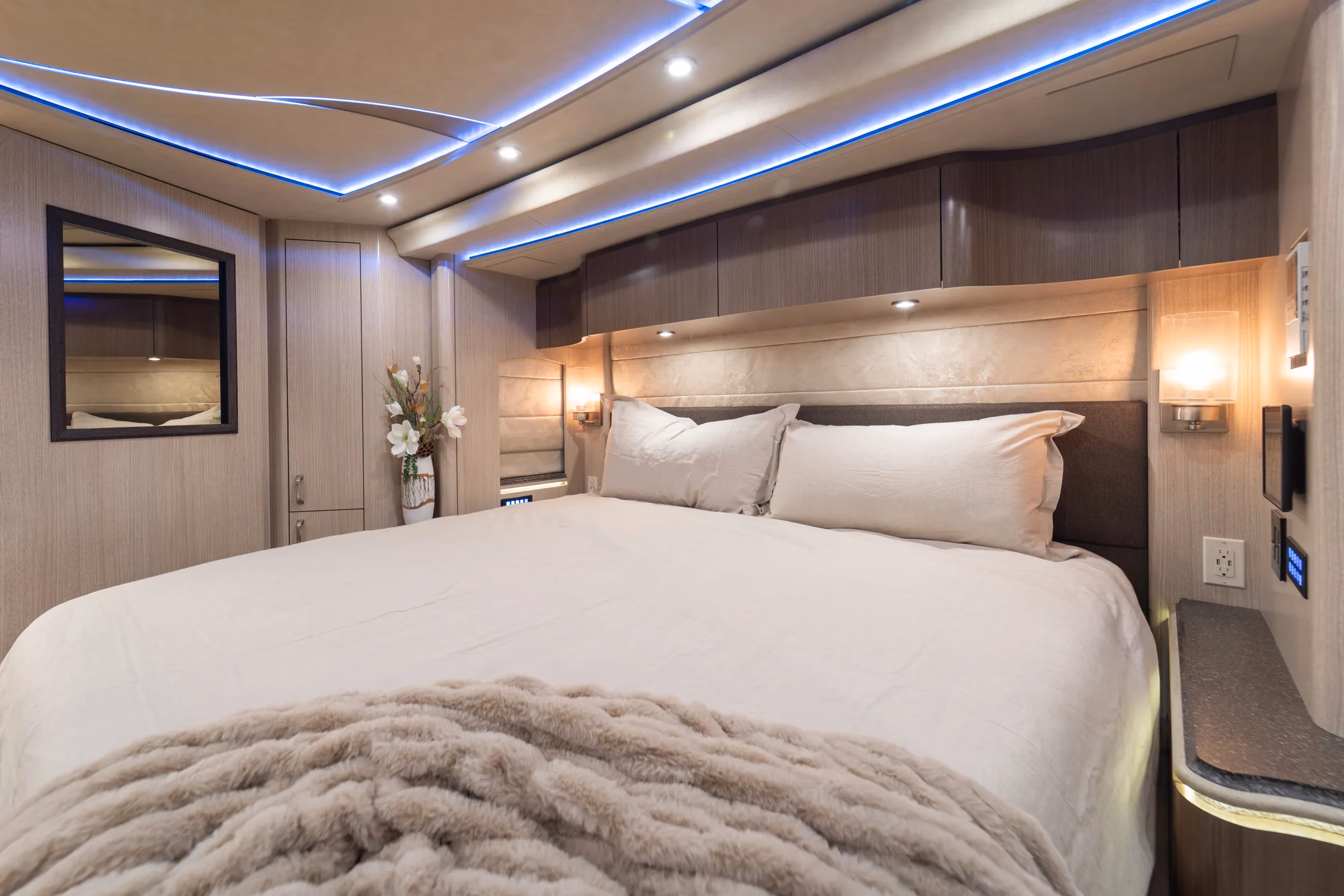 Marathon Coach #1309 | Luxury Motorcoach for Sale
