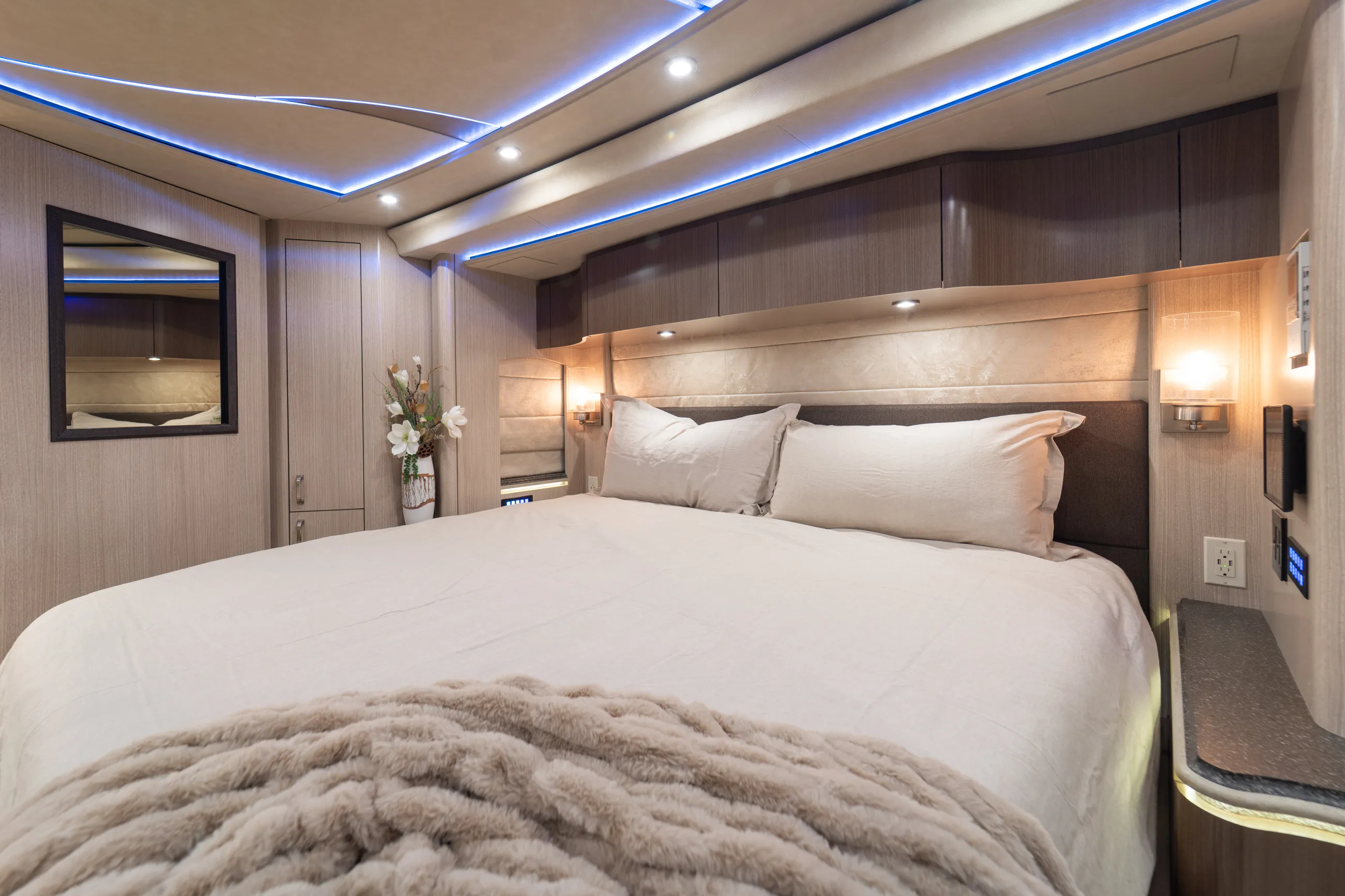 Marathon Coach #1309 | Luxury Motorcoach for Sale