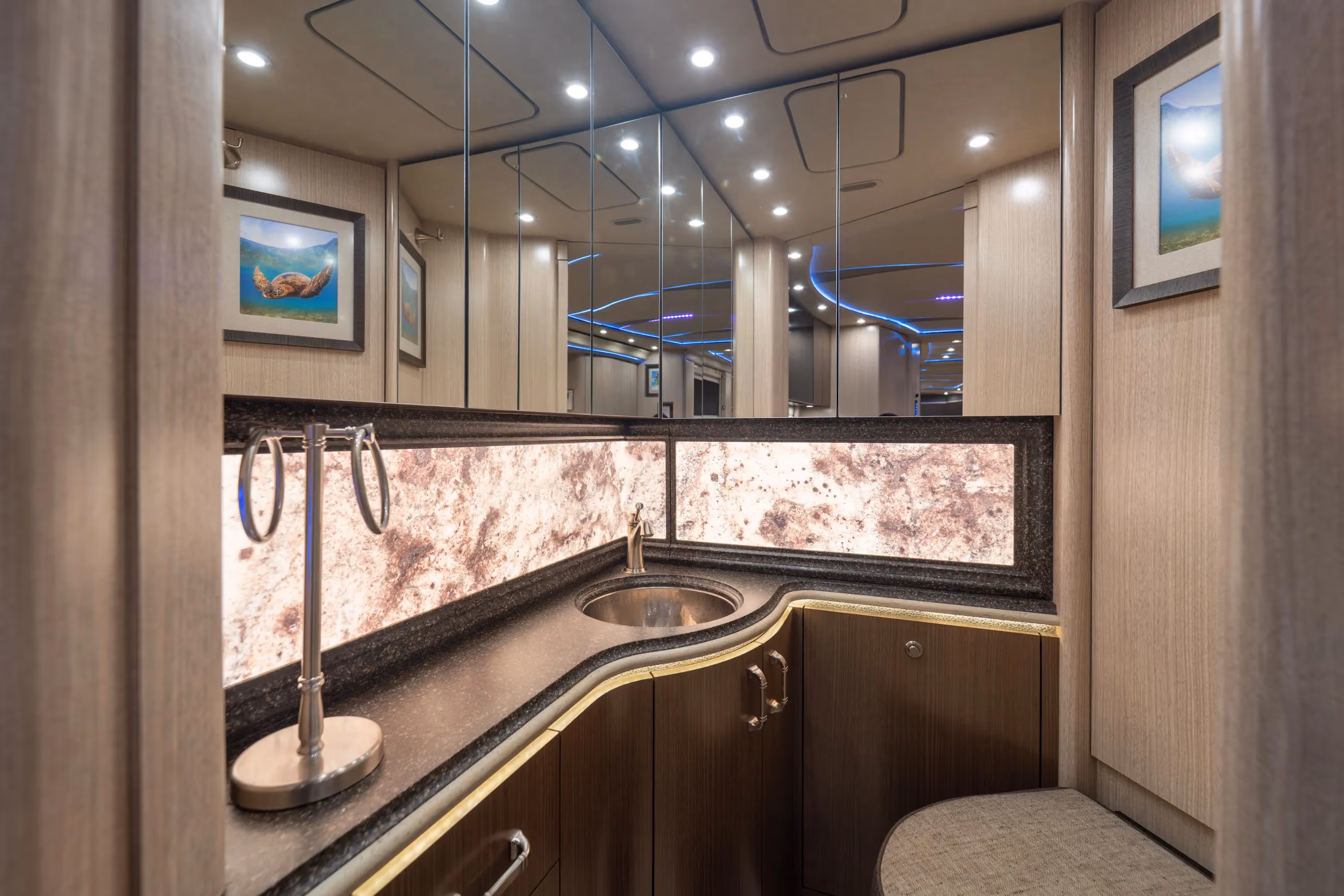 Marathon Coach #1309 | Luxury Motorcoach for Sale