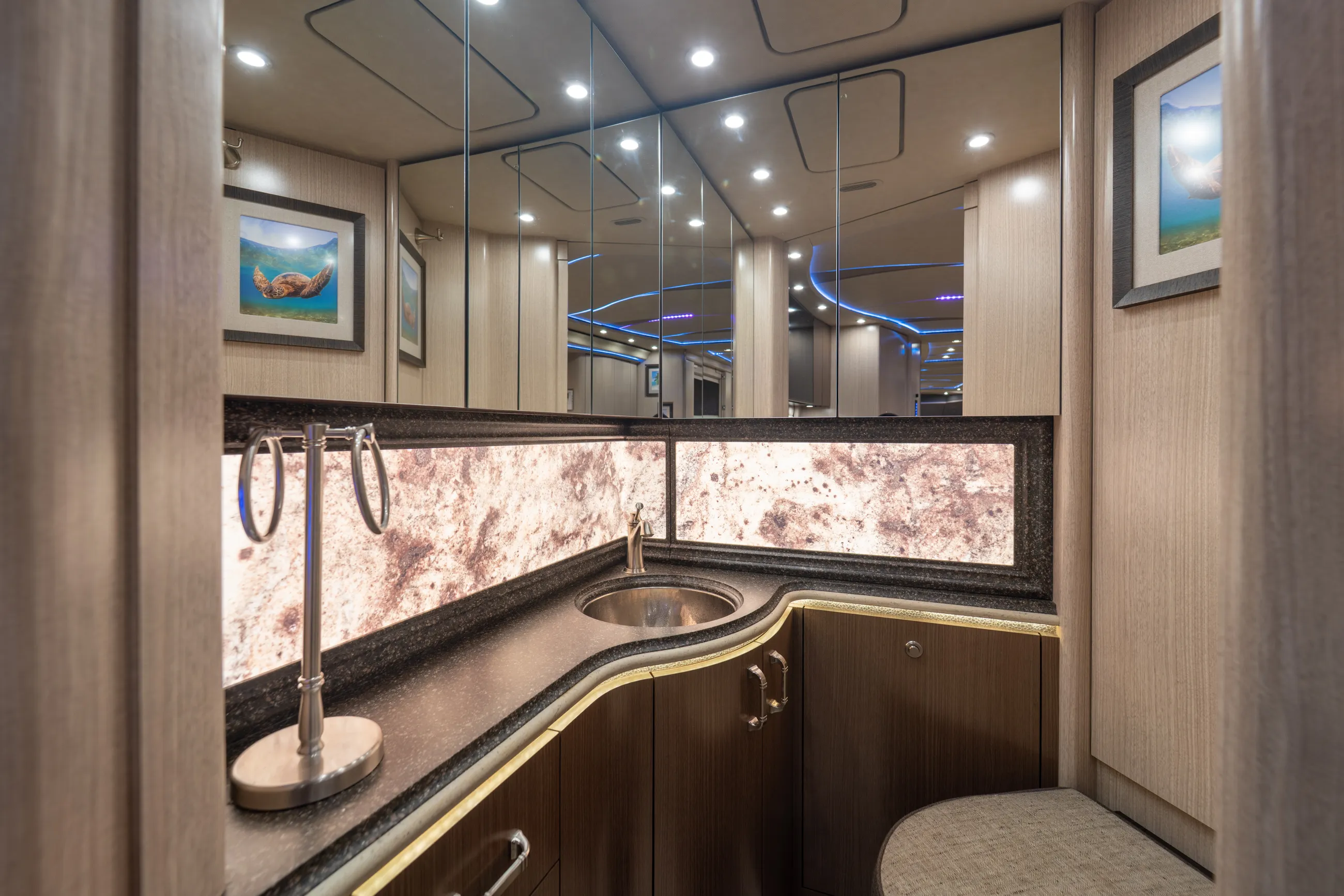 Marathon Coach #1309 | Luxury Motorcoach for Sale