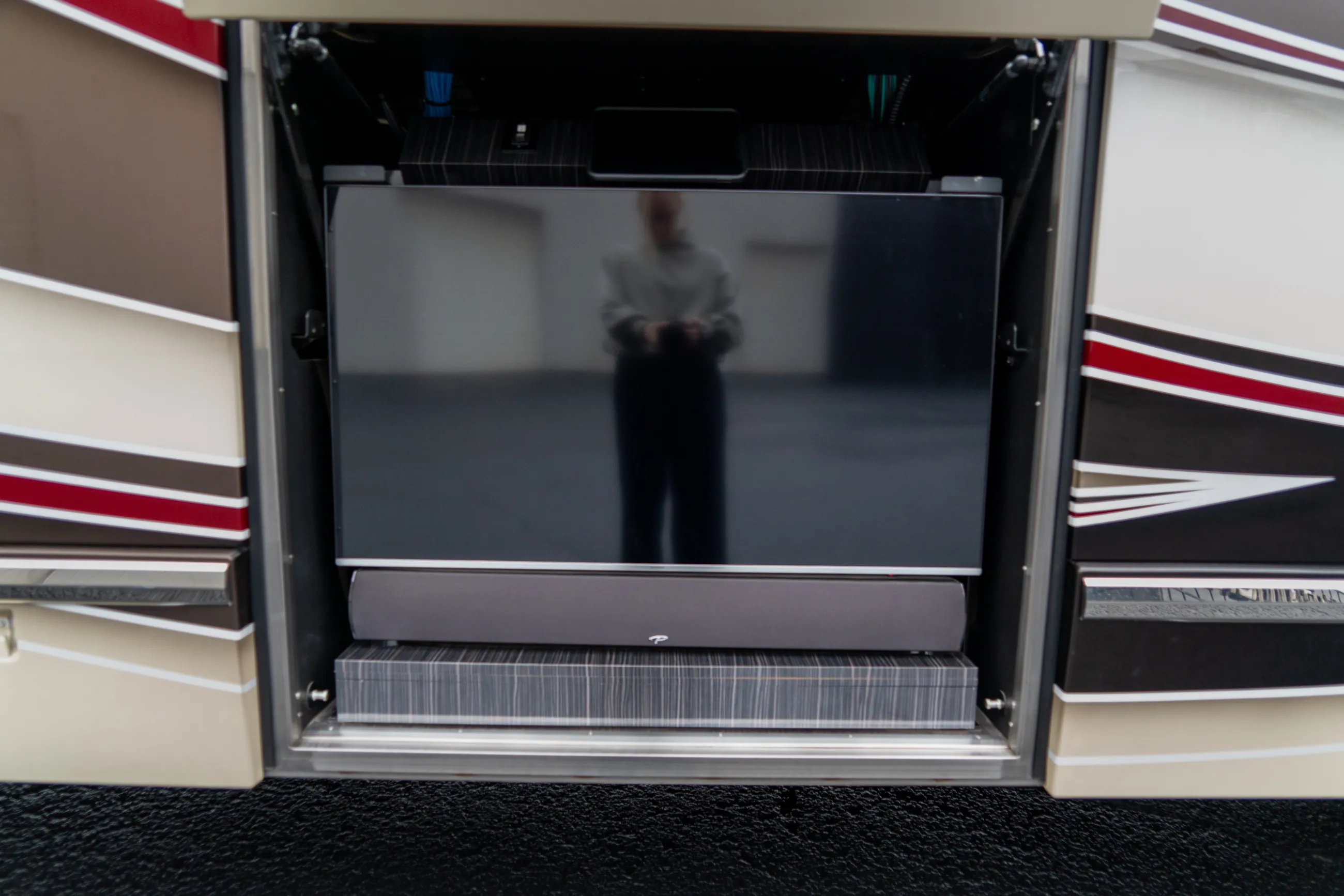 Marathon Coach #1309 | Luxury Motorcoach for Sale