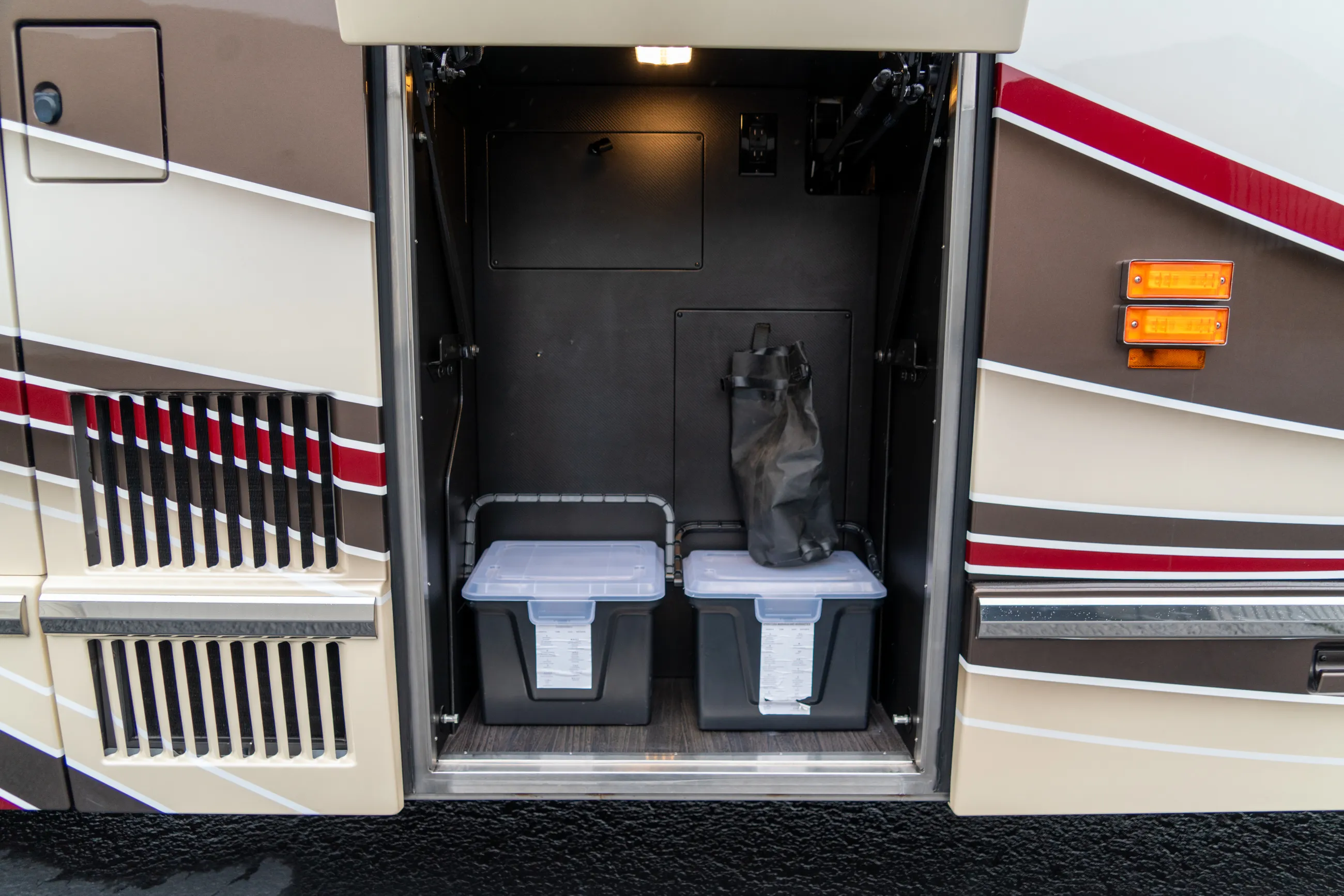 Marathon Coach #1309 | Luxury Motorcoach for Sale