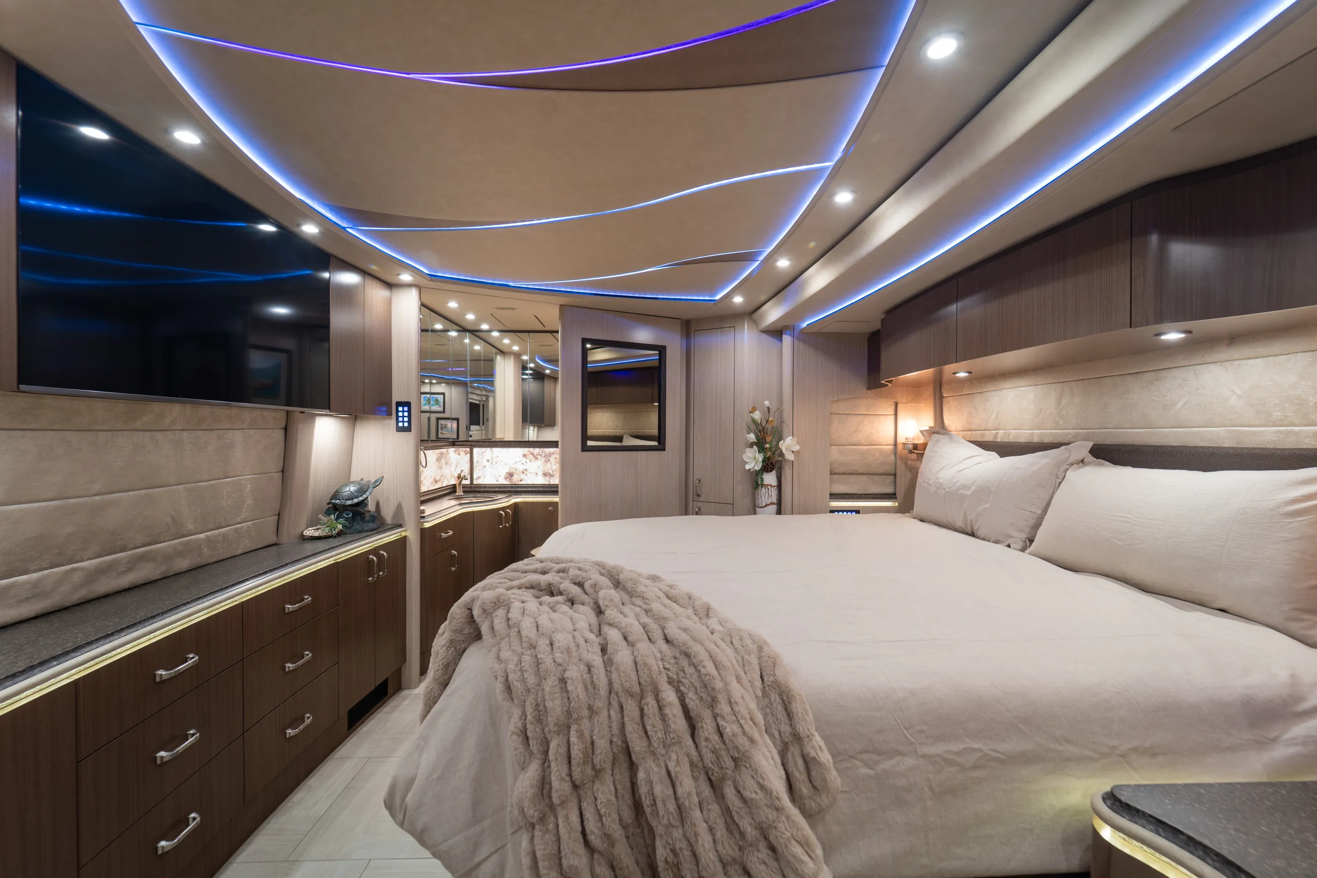 Marathon Coach #1309 | Luxury Motorcoach for Sale