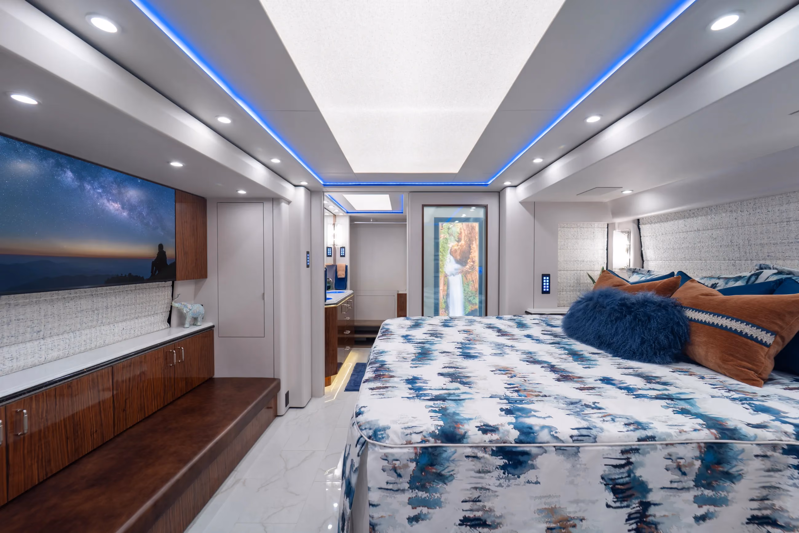 Marathon Coach #1420 | Luxury Motorcoach for Sale