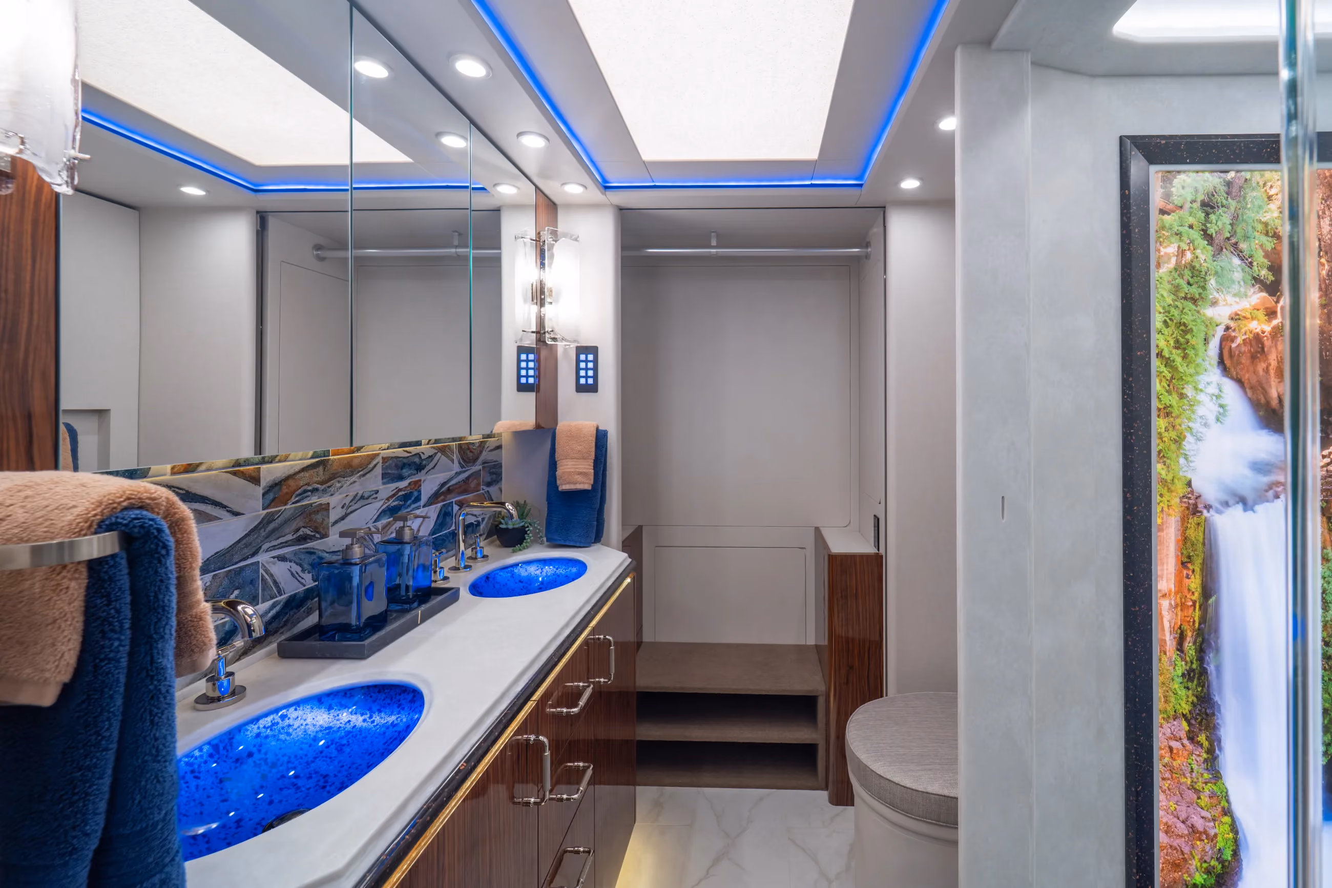 Marathon Coach #1420 | Luxury Motorcoach for Sale