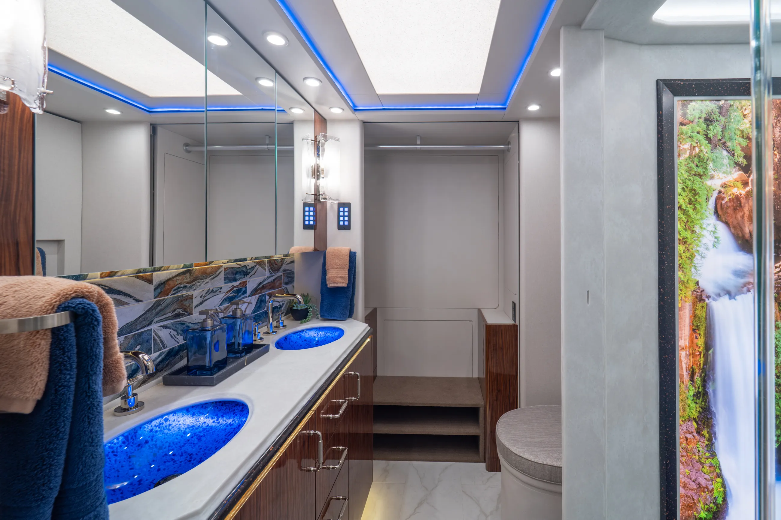 Marathon Coach #1420 | Luxury Motorcoach for Sale