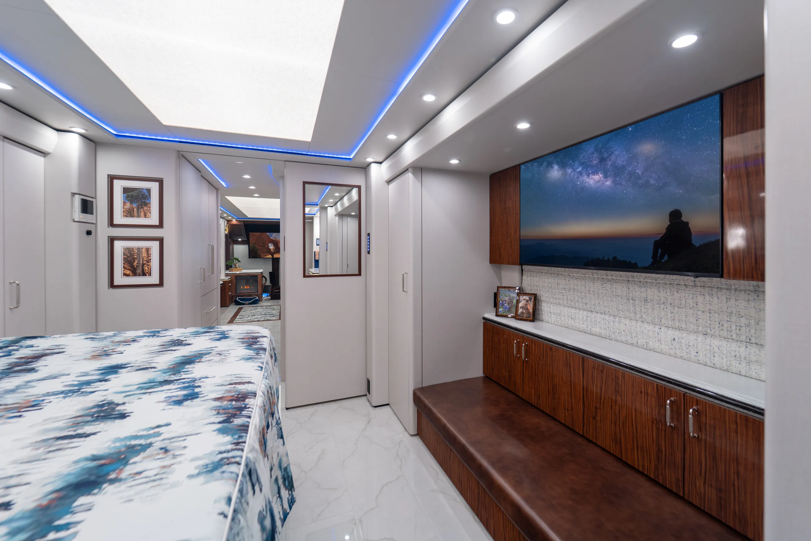 Marathon Coach #1420 | Luxury Motorcoach for Sale