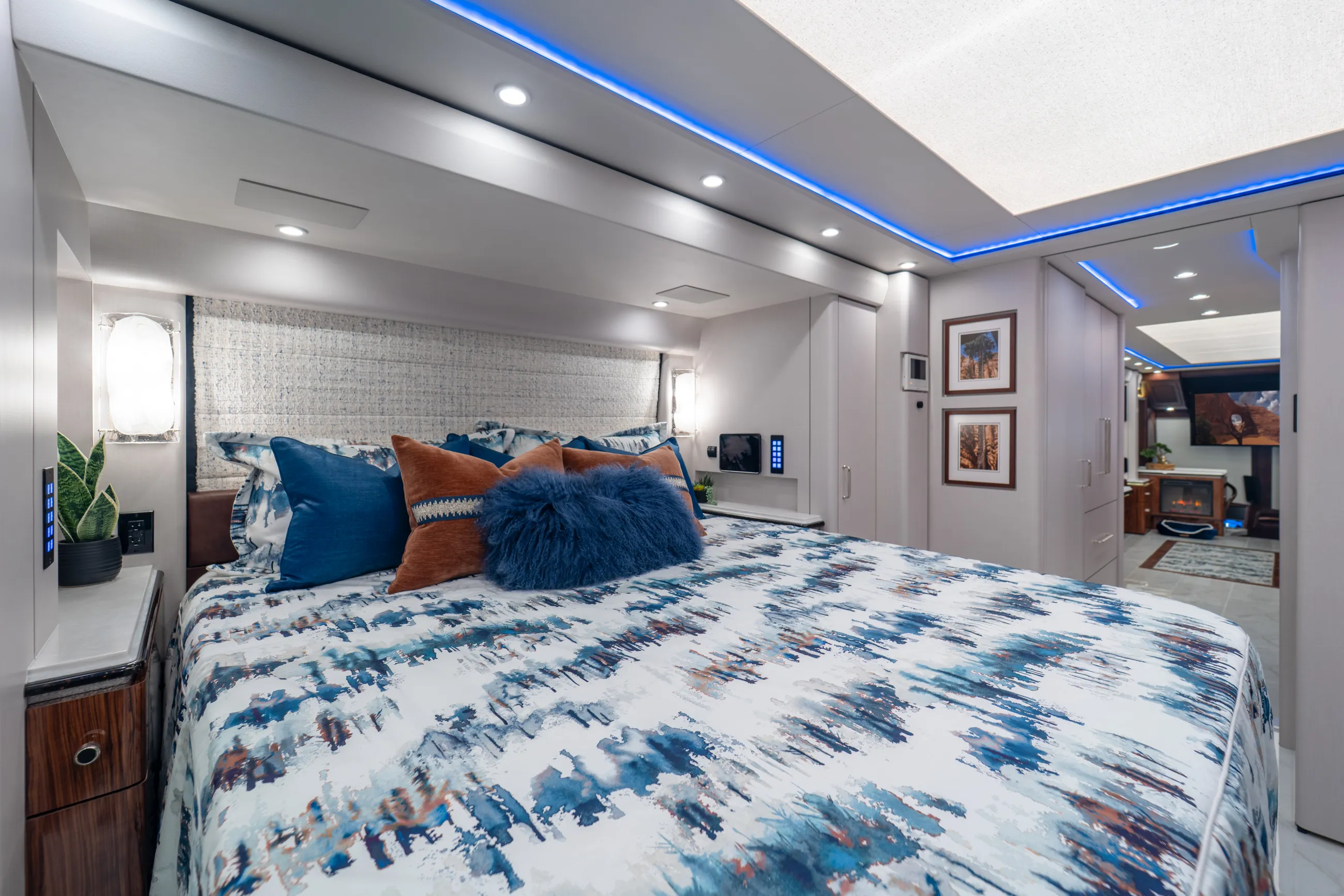 Marathon Coach #1420 | Luxury Motorcoach for Sale