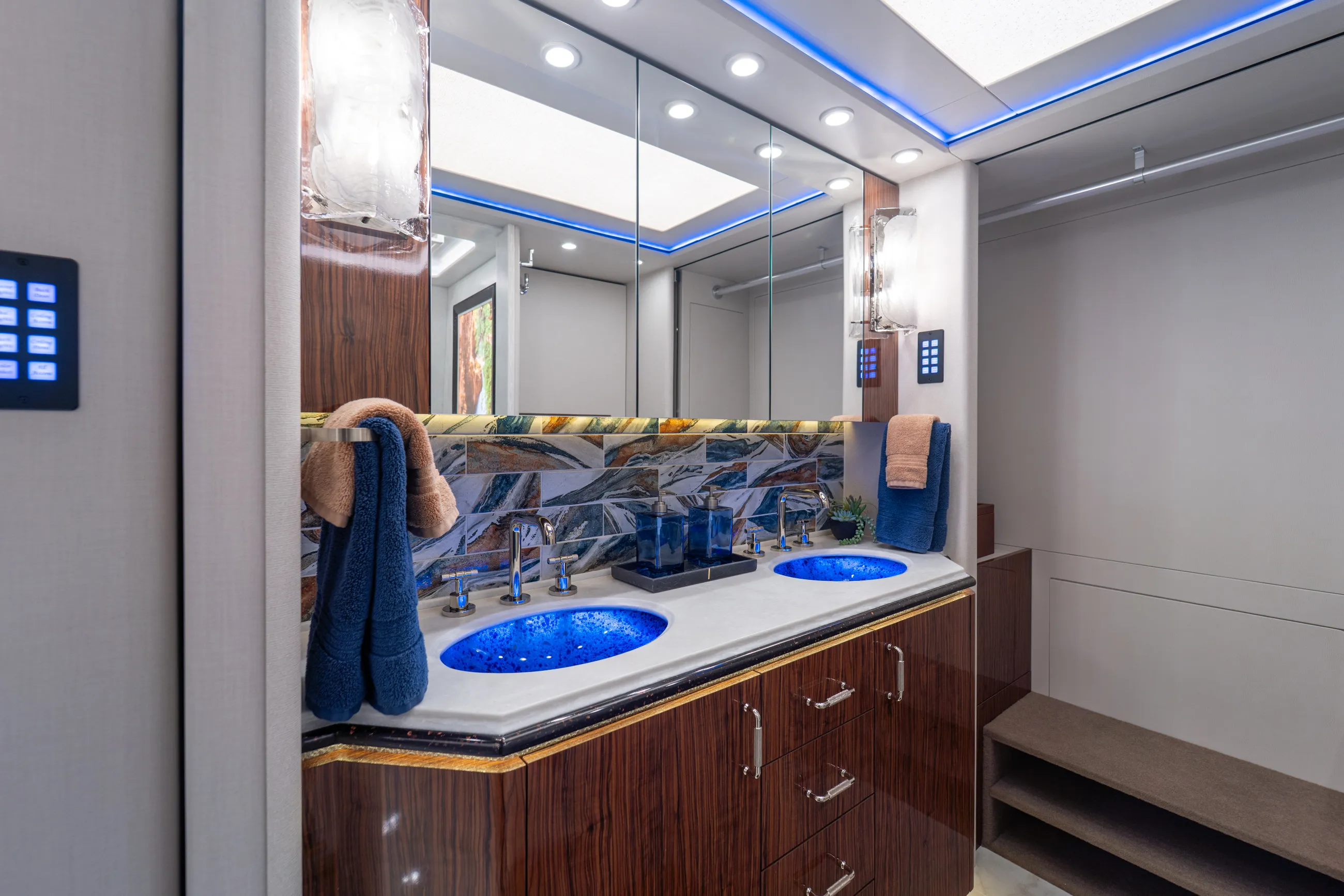 Marathon Coach #1420 | Luxury Motorcoach for Sale