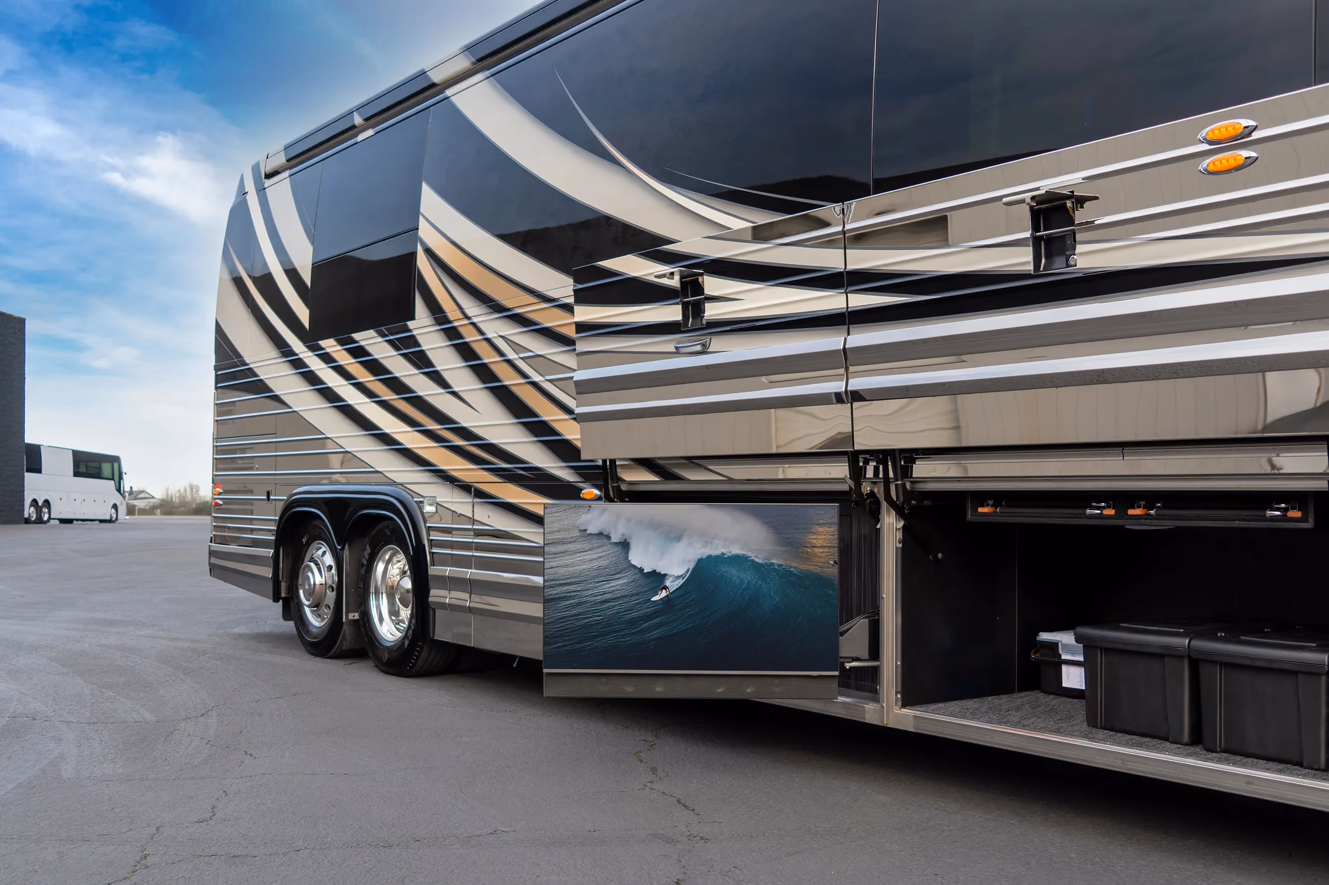 Marathon Coach #1417 | Luxury Motorcoach for Sale