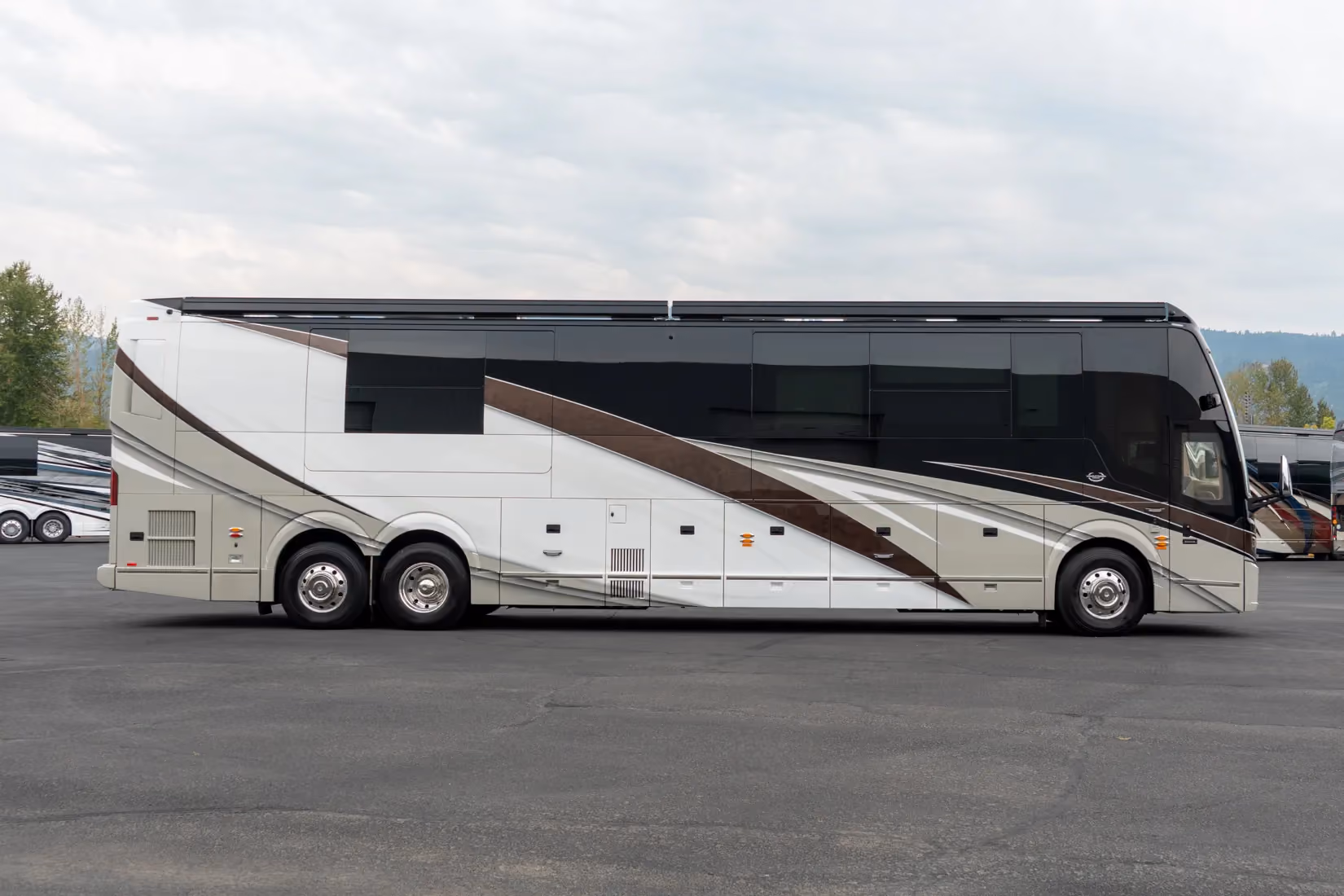 Exterior of Marathon Coach #1409 | Luxury Motorcoach for Sale