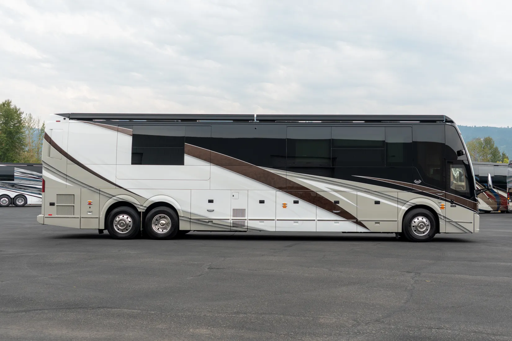 Exterior of Marathon Coach #1409 | Luxury Motorcoach for Sale