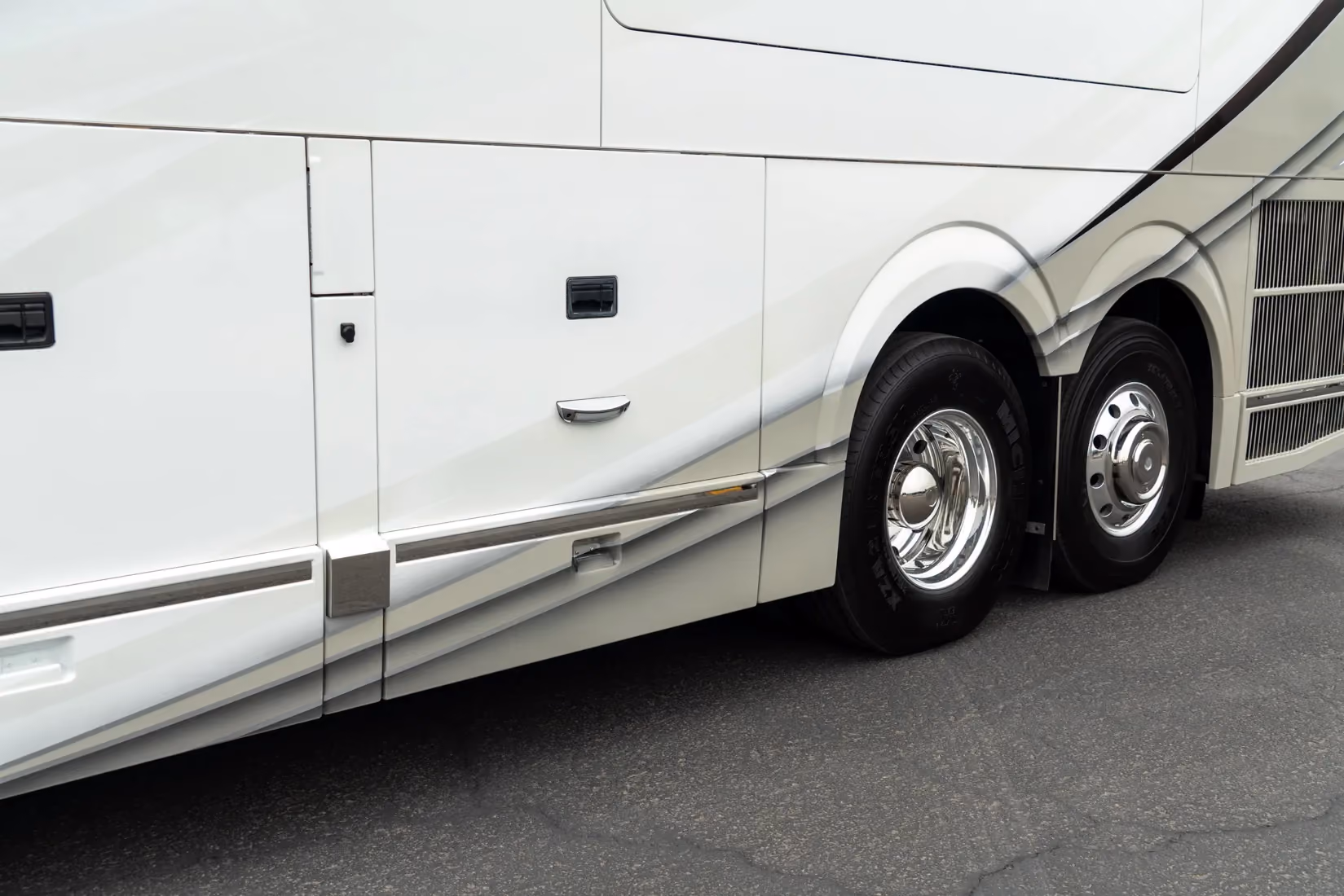 Exterior of Marathon Coach #1409 | Luxury Motorcoach for Sale