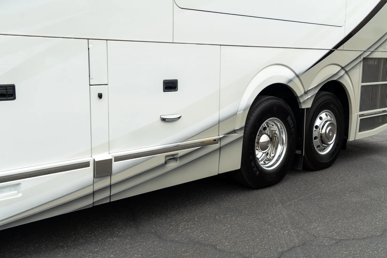 Exterior of Marathon Coach #1409 | Luxury Motorcoach for Sale