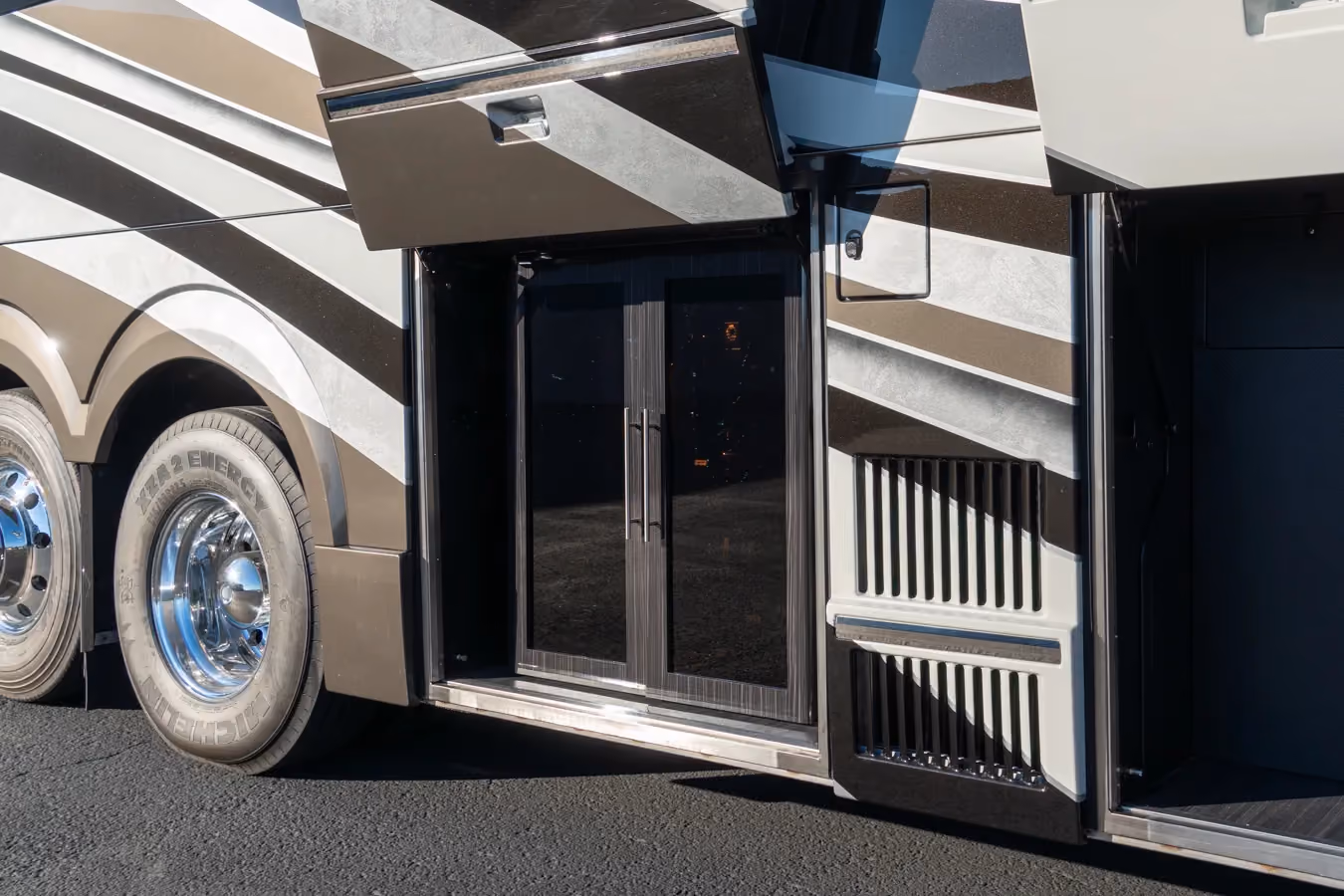 Exterior of Marathon Coach #1401 | Luxury Motorcoach for Sale