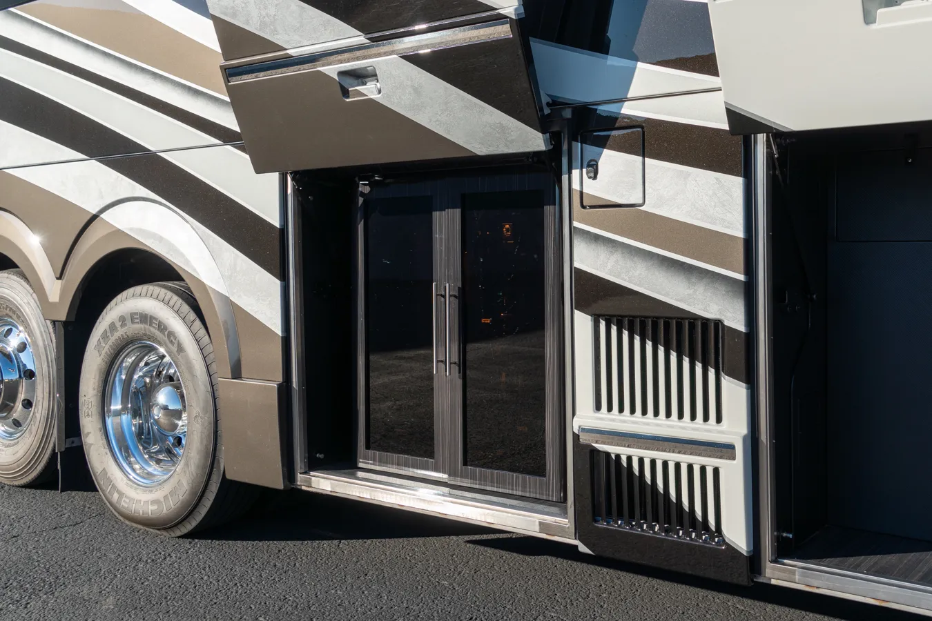 Exterior of Marathon Coach #1401 | Luxury Motorcoach for Sale