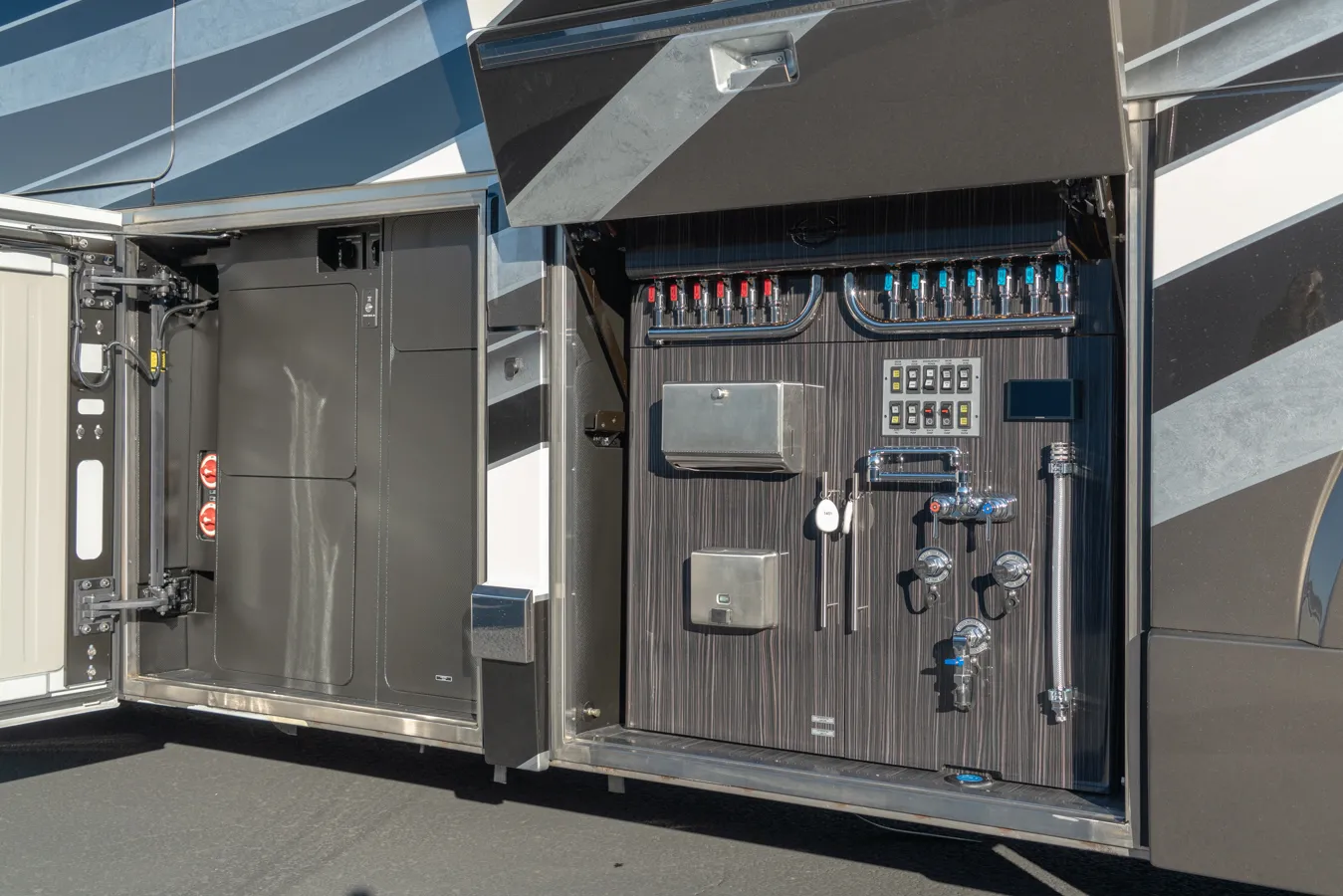 Exterior of Marathon Coach #1401 | Luxury Motorcoach for Sale