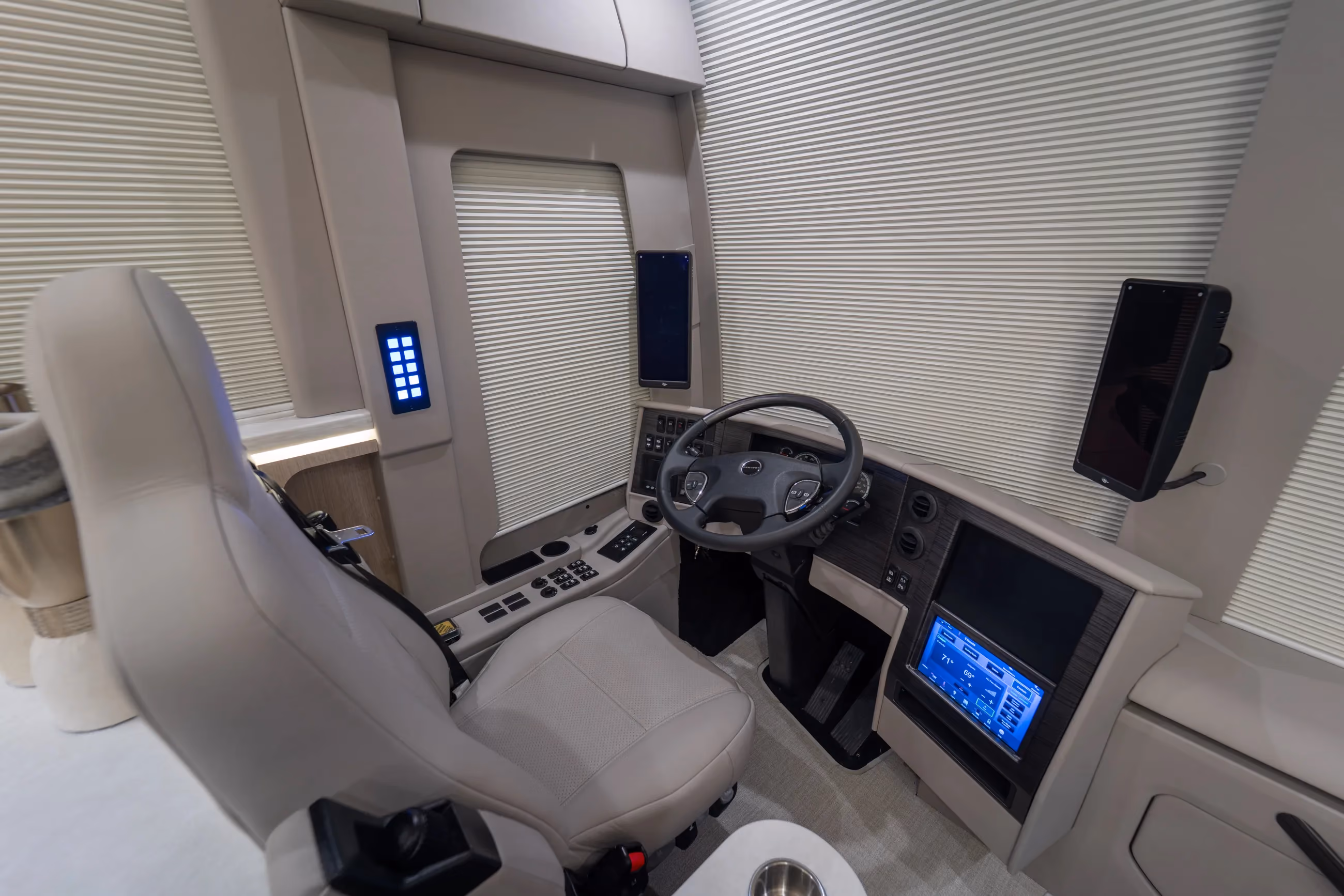 Marathon Coach #1417 | Luxury Motorcoach for Sale