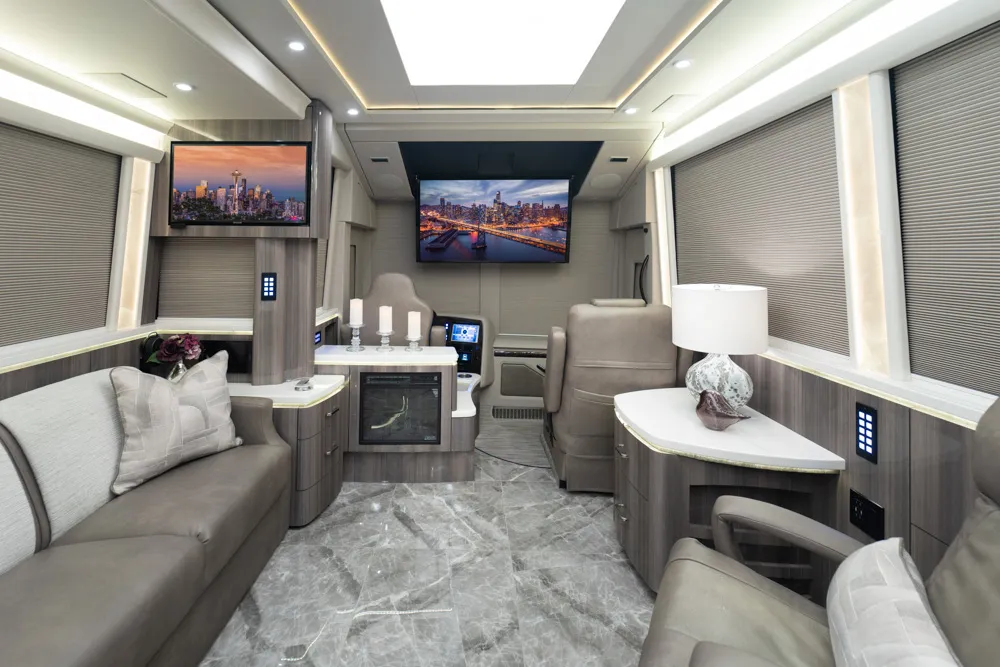 Marathon Coach #1365