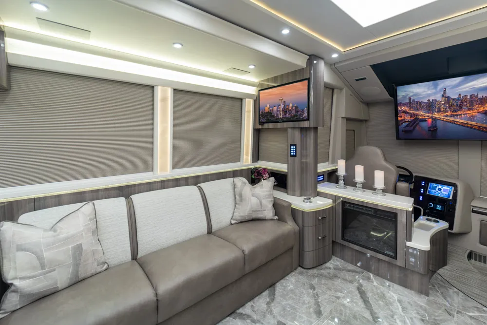 Marathon Coach #1365