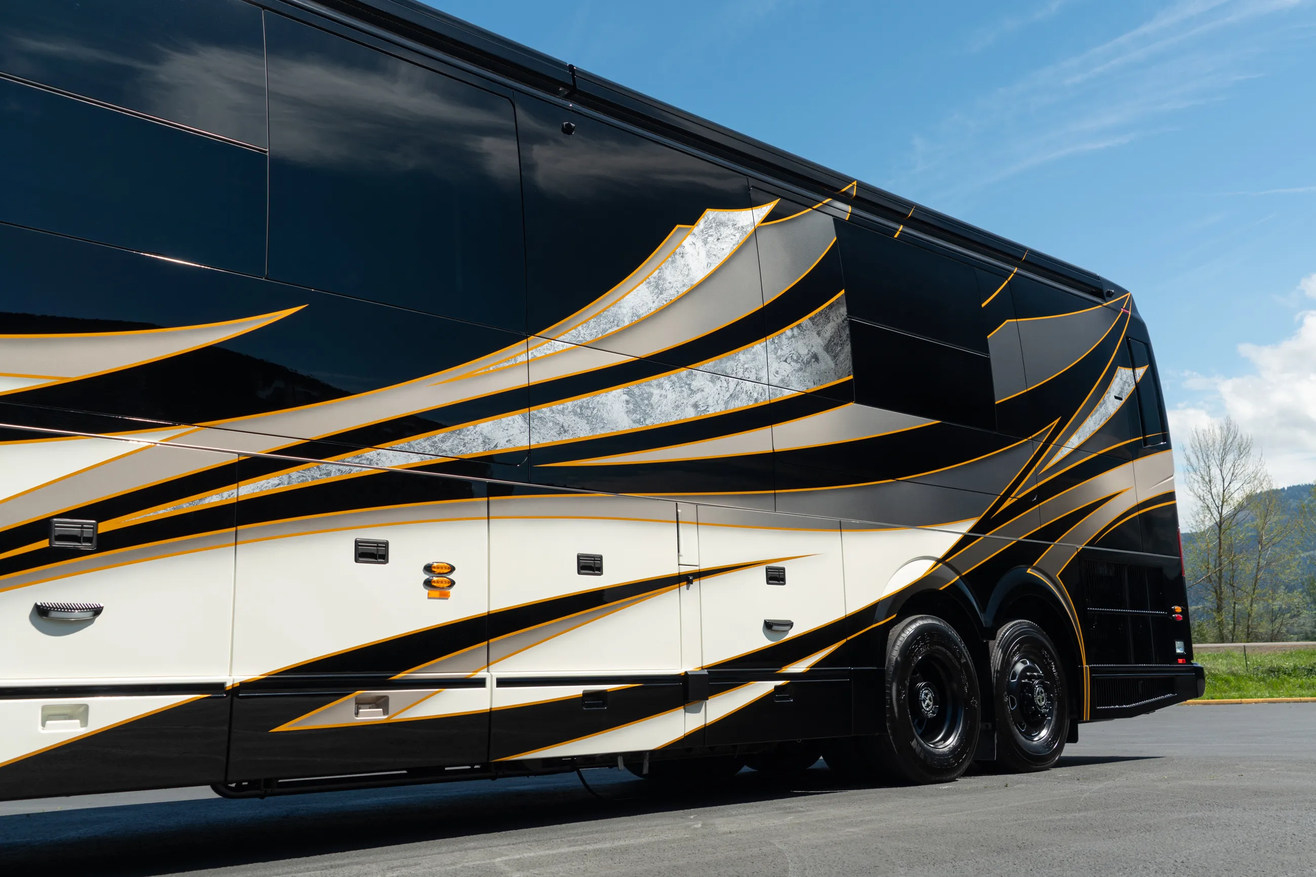 Exterior of Marathon Coach #1422