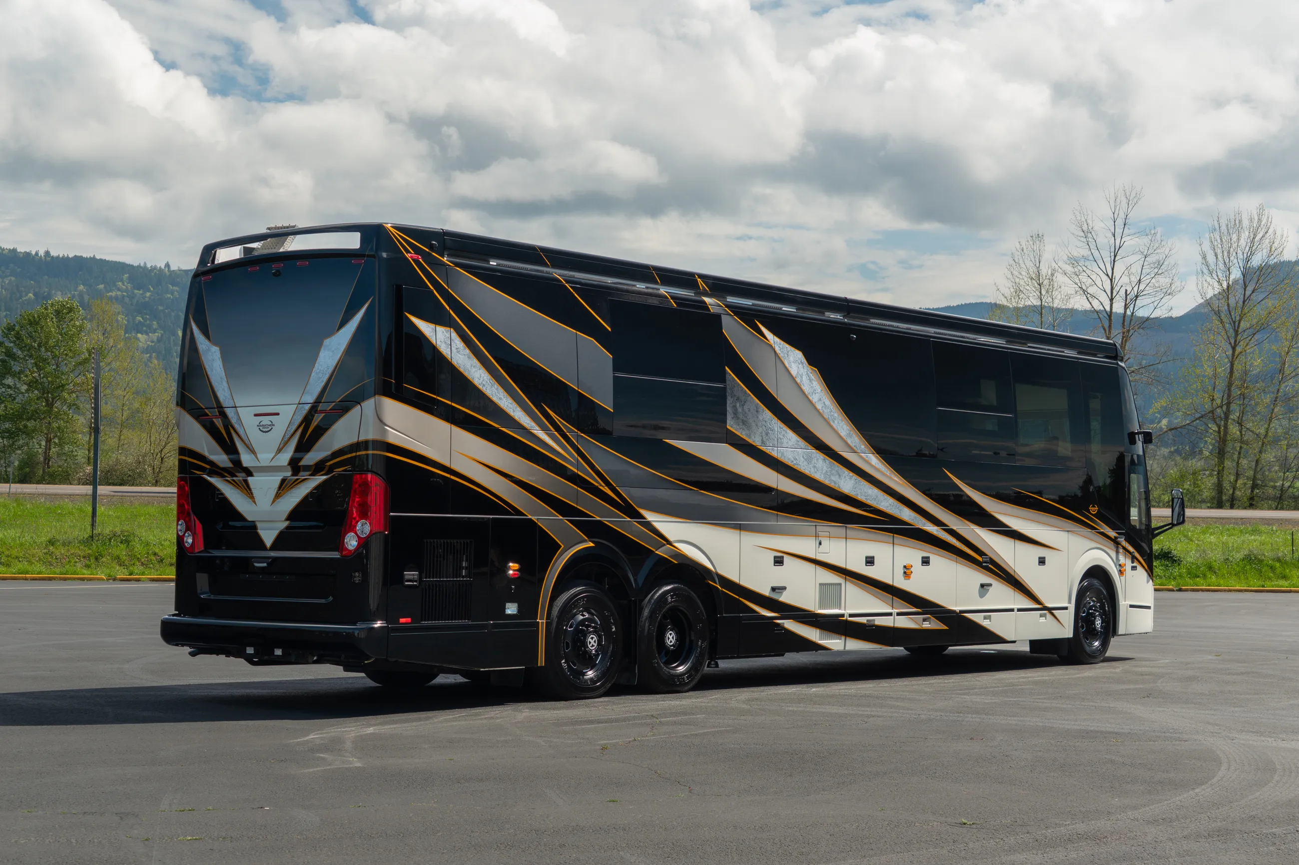 Exterior of Marathon Coach #1422